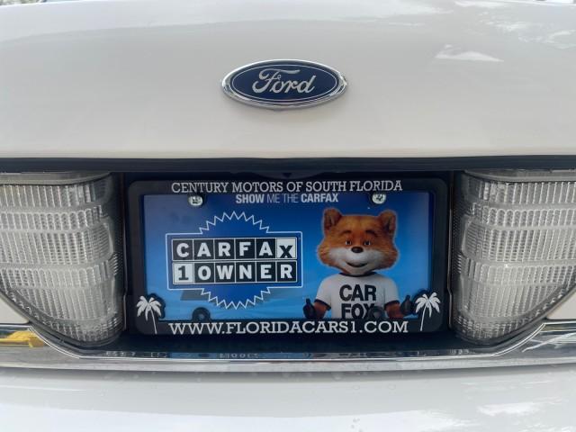 1999 Vibrant White /Lt/Med Parchment Ford Crown Victoria LX LOW MILES 61,537 (2FAFP74W6XX) with an 4.6L SMPI V8 Engine engine, Automatic transmission, located at 4701 North Dixie Hwy, Pompano Beach, FL, 33064, (954) 422-2889, 26.240938, -80.123474 - OUR WEBPAGE FLORIDACARS1.COM HAS OVER 100 PHOTOS AND FREE CARFAX LINK 1999 FORD CROWN VICTORIA LX VIN: 2FAFP74W6XX154498 2 F A F P 7 4 W 6 X X 1 5 4 4 9 8 SEDAN 4 DR 4.6L V8 F GASOLINE 26 MPG REAR WHEEL DRIVE Features ABS Brakes Air Conditioning AM/FM Stereo Automatic Transmission Cassette Player CD - Photo#86