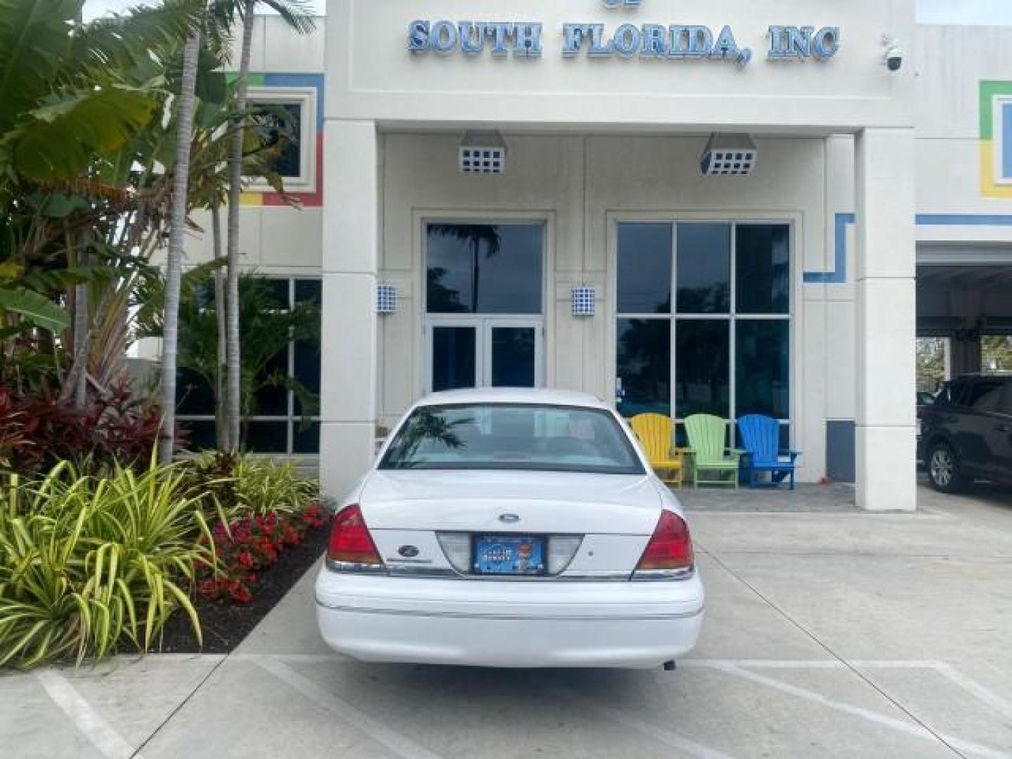 1999 Vibrant White /Lt/Med Parchment Ford Crown Victoria LX LOW MILES 61,537 (2FAFP74W6XX) with an 4.6L SMPI V8 Engine engine, Automatic transmission, located at 4701 North Dixie Hwy, Pompano Beach, FL, 33064, (954) 422-2889, 26.240938, -80.123474 - OUR WEBPAGE FLORIDACARS1.COM HAS OVER 100 PHOTOS AND FREE CARFAX LINK 1999 FORD CROWN VICTORIA LX VIN: 2FAFP74W6XX154498 2 F A F P 7 4 W 6 X X 1 5 4 4 9 8 SEDAN 4 DR 4.6L V8 F GASOLINE 26 MPG REAR WHEEL DRIVE Features ABS Brakes Air Conditioning AM/FM Stereo Automatic Transmission Cassette Player CD - Photo#91