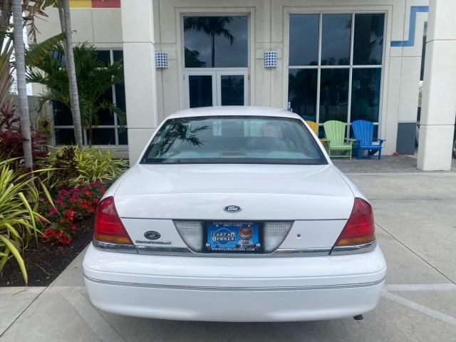 1999 Vibrant White /Lt/Med Parchment Ford Crown Victoria LX LOW MILES 61,537 (2FAFP74W6XX) with an 4.6L SMPI V8 Engine engine, Automatic transmission, located at 4701 North Dixie Hwy, Pompano Beach, FL, 33064, (954) 422-2889, 26.240938, -80.123474 - OUR WEBPAGE FLORIDACARS1.COM HAS OVER 100 PHOTOS AND FREE CARFAX LINK 1999 FORD CROWN VICTORIA LX VIN: 2FAFP74W6XX154498 2 F A F P 7 4 W 6 X X 1 5 4 4 9 8 SEDAN 4 DR 4.6L V8 F GASOLINE 26 MPG REAR WHEEL DRIVE Features ABS Brakes Air Conditioning AM/FM Stereo Automatic Transmission Cassette Player CD - Photo#92