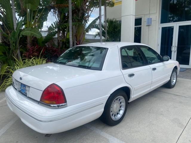 1999 Vibrant White /Lt/Med Parchment Ford Crown Victoria LX LOW MILES 61,537 (2FAFP74W6XX) with an 4.6L SMPI V8 Engine engine, Automatic transmission, located at 4701 North Dixie Hwy, Pompano Beach, FL, 33064, (954) 422-2889, 26.240938, -80.123474 - OUR WEBPAGE FLORIDACARS1.COM HAS OVER 100 PHOTOS AND FREE CARFAX LINK 1999 FORD CROWN VICTORIA LX VIN: 2FAFP74W6XX154498 2 F A F P 7 4 W 6 X X 1 5 4 4 9 8 SEDAN 4 DR 4.6L V8 F GASOLINE 26 MPG REAR WHEEL DRIVE Features ABS Brakes Air Conditioning AM/FM Stereo Automatic Transmission Cassette Player CD - Photo#94