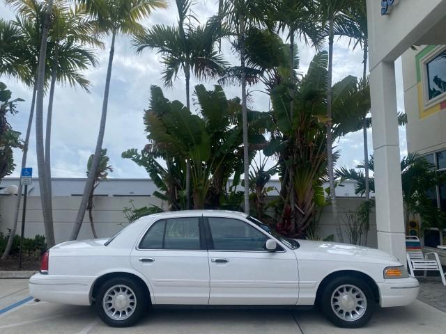 1999 Vibrant White /Lt/Med Parchment Ford Crown Victoria LX LOW MILES 61,537 (2FAFP74W6XX) with an 4.6L SMPI V8 Engine engine, Automatic transmission, located at 4701 North Dixie Hwy, Pompano Beach, FL, 33064, (954) 422-2889, 26.240938, -80.123474 - OUR WEBPAGE FLORIDACARS1.COM HAS OVER 100 PHOTOS AND FREE CARFAX LINK 1999 FORD CROWN VICTORIA LX VIN: 2FAFP74W6XX154498 2 F A F P 7 4 W 6 X X 1 5 4 4 9 8 SEDAN 4 DR 4.6L V8 F GASOLINE 26 MPG REAR WHEEL DRIVE Features ABS Brakes Air Conditioning AM/FM Stereo Automatic Transmission Cassette Player CD - Photo#95