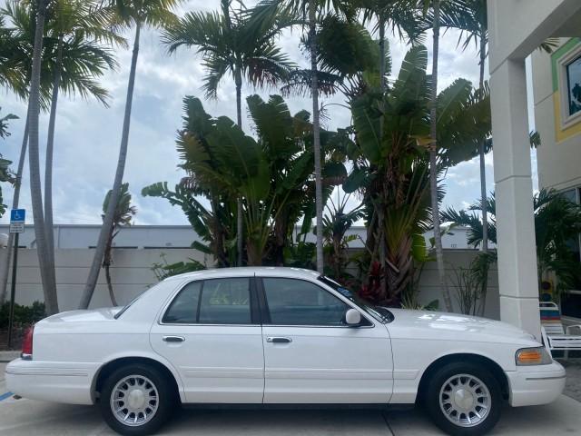 1999 Vibrant White /Lt/Med Parchment Ford Crown Victoria LX LOW MILES 61,537 (2FAFP74W6XX) with an 4.6L SMPI V8 Engine engine, Automatic transmission, located at 4701 North Dixie Hwy, Pompano Beach, FL, 33064, (954) 422-2889, 26.240938, -80.123474 - OUR WEBPAGE FLORIDACARS1.COM HAS OVER 100 PHOTOS AND FREE CARFAX LINK 1999 FORD CROWN VICTORIA LX VIN: 2FAFP74W6XX154498 2 F A F P 7 4 W 6 X X 1 5 4 4 9 8 SEDAN 4 DR 4.6L V8 F GASOLINE 26 MPG REAR WHEEL DRIVE Features ABS Brakes Air Conditioning AM/FM Stereo Automatic Transmission Cassette Player CD - Photo#96