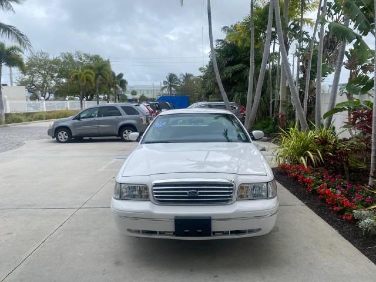 1999 Vibrant White /Lt/Med Parchment Ford Crown Victoria LX LOW MILES 61,537 (2FAFP74W6XX) with an 4.6L SMPI V8 Engine engine, Automatic transmission, located at 4701 North Dixie Hwy, Pompano Beach, FL, 33064, (954) 422-2889, 26.240938, -80.123474 - OUR WEBPAGE FLORIDACARS1.COM HAS OVER 100 PHOTOS AND FREE CARFAX LINK 1999 FORD CROWN VICTORIA LX VIN: 2FAFP74W6XX154498 2 F A F P 7 4 W 6 X X 1 5 4 4 9 8 SEDAN 4 DR 4.6L V8 F GASOLINE 26 MPG REAR WHEEL DRIVE Features ABS Brakes Air Conditioning AM/FM Stereo Automatic Transmission Cassette Player CD - Photo#99