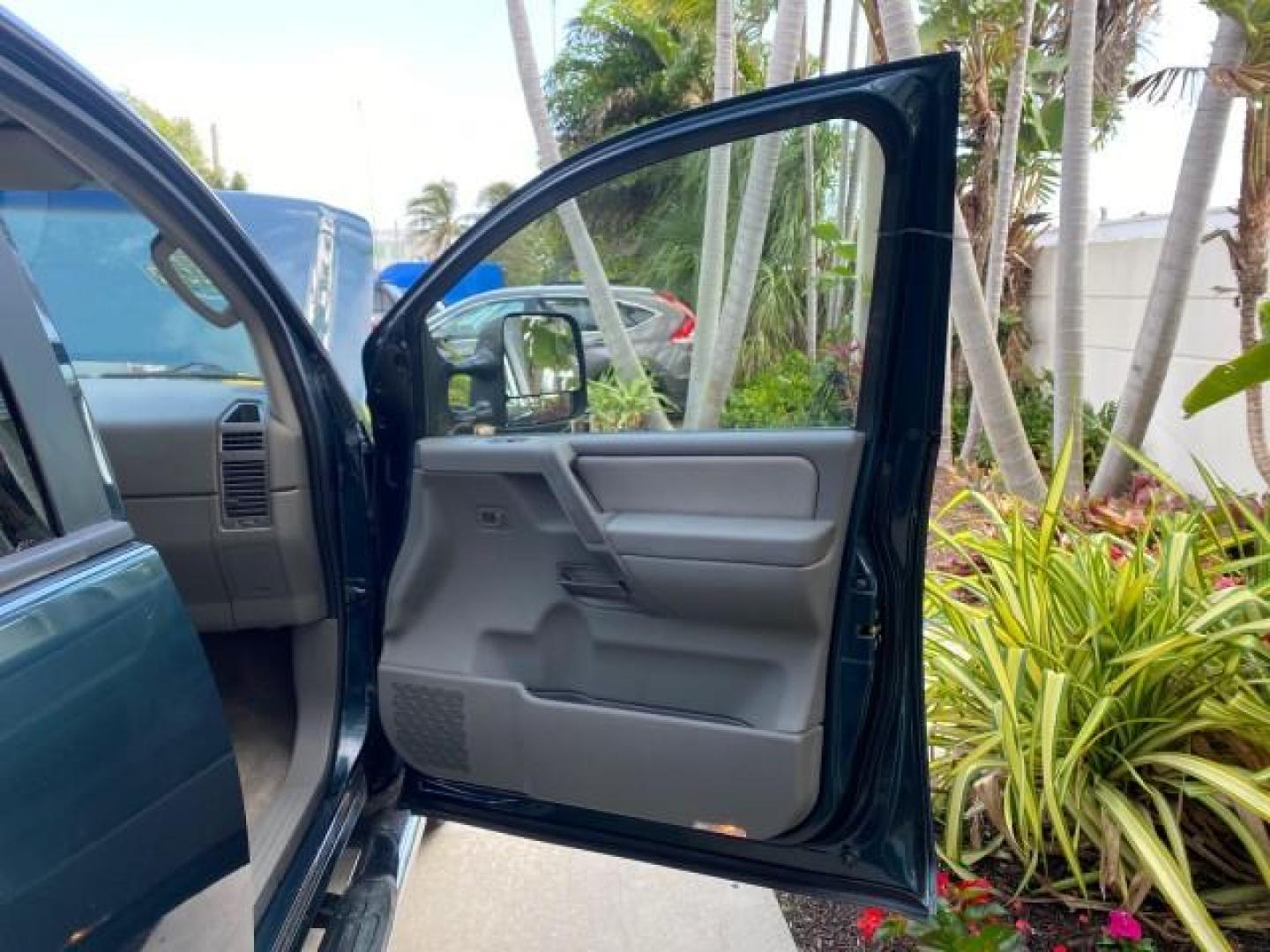 2007 Majestic Blue /Graphite/Titanium Nissan Titan LE 1 OWNER LOW MILES 39,670 CREW CAB (1N6BA07A67N) with an 5.6L DOHC 32-Valve V8 FFV Engine engine, Automatic transmission, located at 4701 North Dixie Hwy, Pompano Beach, FL, 33064, (954) 422-2889, 26.240938, -80.123474 - OUR WEBPAGE FLORIDACARS1.COM HAS OVER 100 PHOTOS AND FREE CARFAX LINK 2007 NISSAN TITAN LE FFV 1 OWNER CREW CAB LEATHER VIN: 1N6BA07A67N215171 1 N 6 B A 0 7 A 6 7 N 2 1 5 1 7 1 CREW PICKUP 5.6L V8 F DOHC 32V FLEX FUEL 19 MPG REAR WHEEL DRIVE Features ABS Brakes Air Conditioning Alloy Wheels AM/FM St - Photo#11