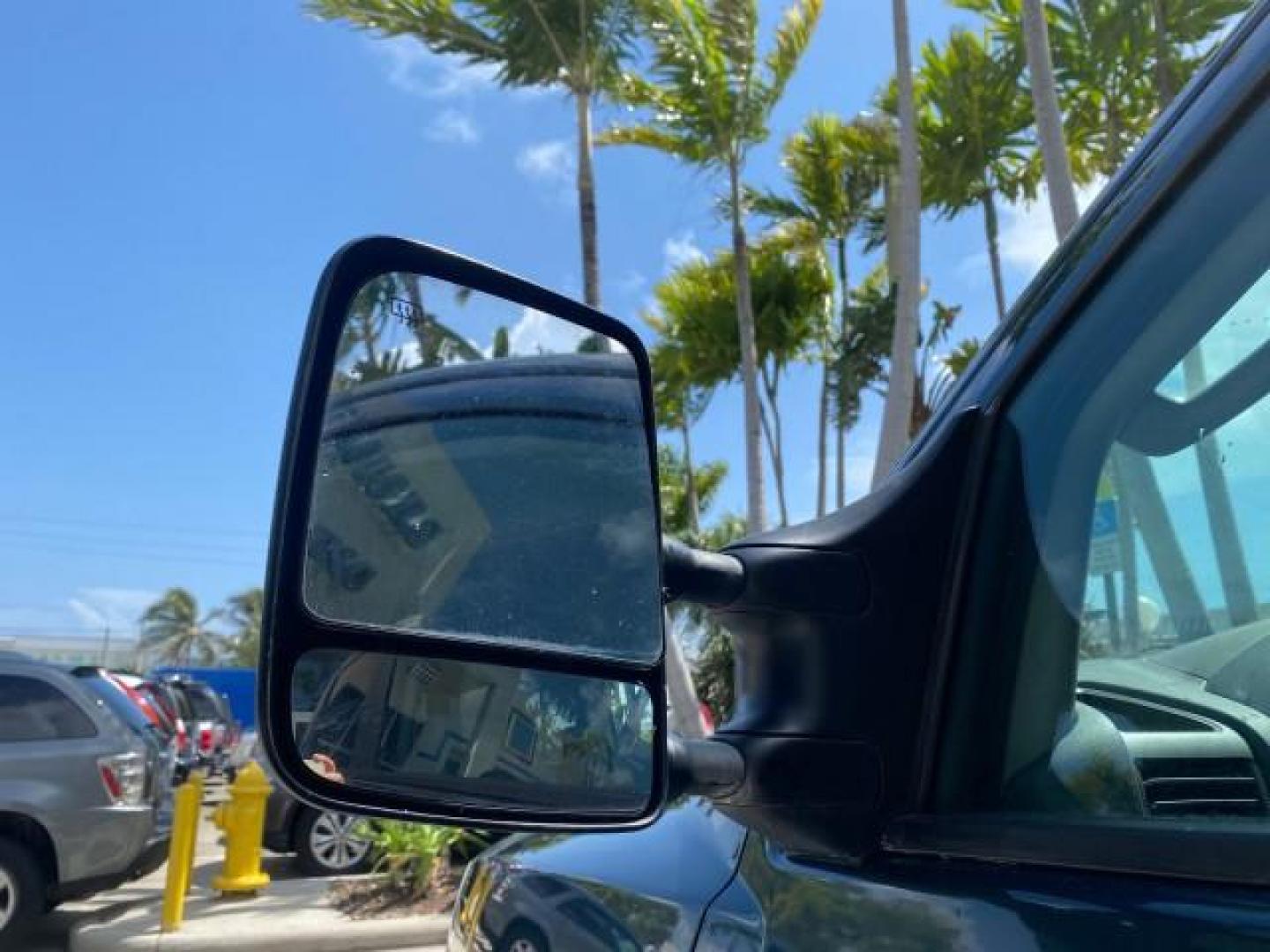 2007 Majestic Blue /Graphite/Titanium Nissan Titan LE 1 OWNER LOW MILES 39,670 CREW CAB (1N6BA07A67N) with an 5.6L DOHC 32-Valve V8 FFV Engine engine, Automatic transmission, located at 4701 North Dixie Hwy, Pompano Beach, FL, 33064, (954) 422-2889, 26.240938, -80.123474 - OUR WEBPAGE FLORIDACARS1.COM HAS OVER 100 PHOTOS AND FREE CARFAX LINK 2007 NISSAN TITAN LE FFV 1 OWNER CREW CAB LEATHER VIN: 1N6BA07A67N215171 1 N 6 B A 0 7 A 6 7 N 2 1 5 1 7 1 CREW PICKUP 5.6L V8 F DOHC 32V FLEX FUEL 19 MPG REAR WHEEL DRIVE Features ABS Brakes Air Conditioning Alloy Wheels AM/FM St - Photo#40