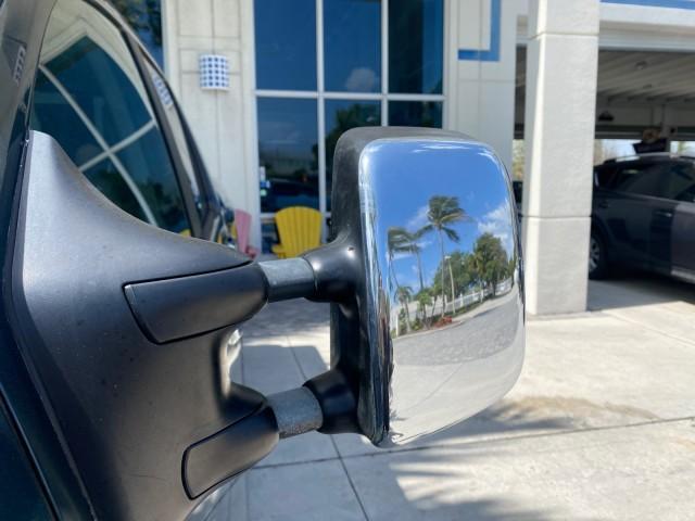 2007 Majestic Blue /Graphite/Titanium Nissan Titan LE 1 OWNER LOW MILES 39,670 CREW CAB (1N6BA07A67N) with an 5.6L DOHC 32-Valve V8 FFV Engine engine, Automatic transmission, located at 4701 North Dixie Hwy, Pompano Beach, FL, 33064, (954) 422-2889, 26.240938, -80.123474 - OUR WEBPAGE FLORIDACARS1.COM HAS OVER 100 PHOTOS AND FREE CARFAX LINK 2007 NISSAN TITAN LE FFV 1 OWNER CREW CAB LEATHER VIN: 1N6BA07A67N215171 1 N 6 B A 0 7 A 6 7 N 2 1 5 1 7 1 CREW PICKUP 5.6L V8 F DOHC 32V FLEX FUEL 19 MPG REAR WHEEL DRIVE Features ABS Brakes Air Conditioning Alloy Wheels AM/FM St - Photo#41