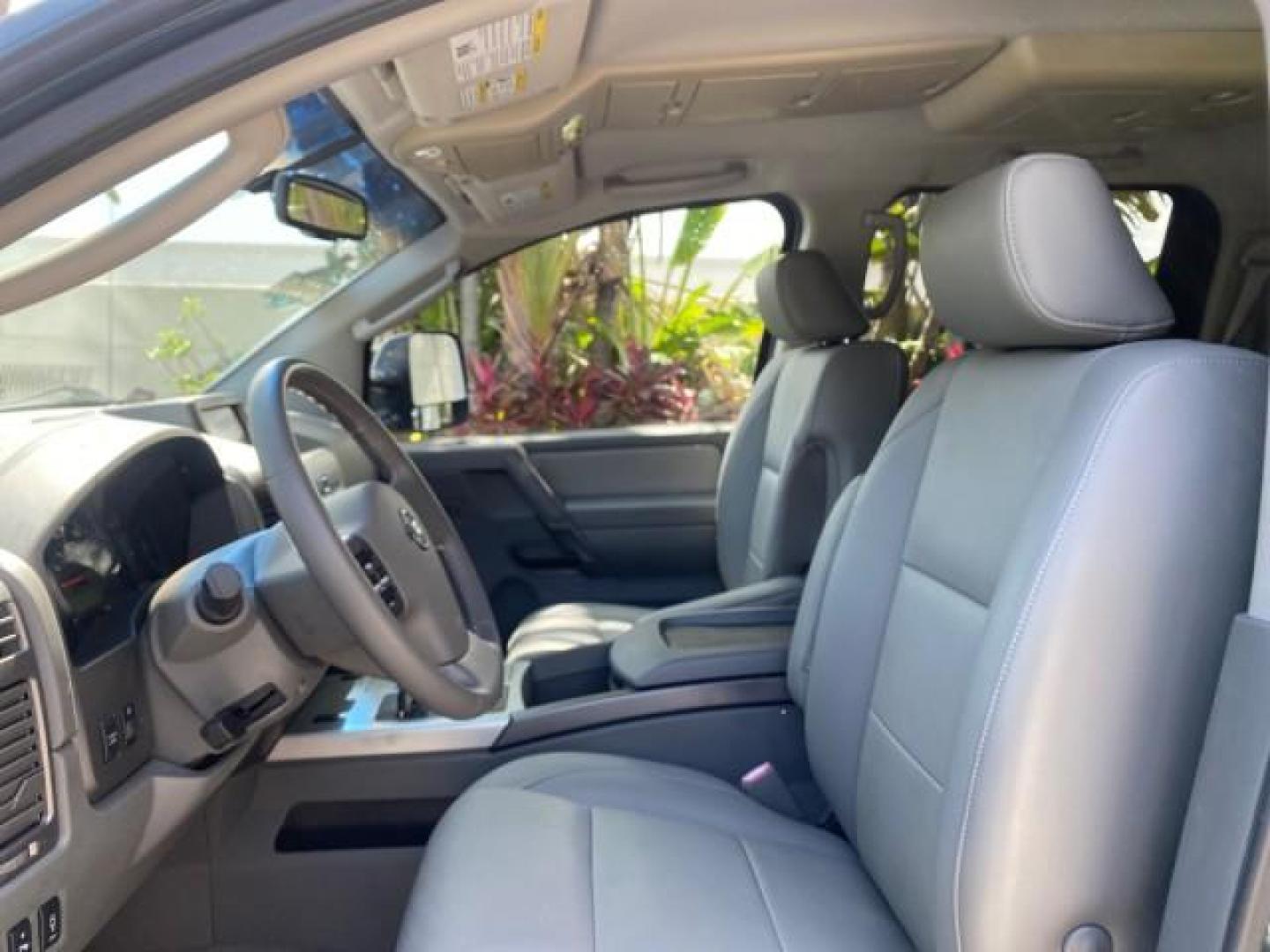 2007 Majestic Blue /Graphite/Titanium Nissan Titan LE 1 OWNER LOW MILES 39,670 CREW CAB (1N6BA07A67N) with an 5.6L DOHC 32-Valve V8 FFV Engine engine, Automatic transmission, located at 4701 North Dixie Hwy, Pompano Beach, FL, 33064, (954) 422-2889, 26.240938, -80.123474 - OUR WEBPAGE FLORIDACARS1.COM HAS OVER 100 PHOTOS AND FREE CARFAX LINK 2007 NISSAN TITAN LE FFV 1 OWNER CREW CAB LEATHER VIN: 1N6BA07A67N215171 1 N 6 B A 0 7 A 6 7 N 2 1 5 1 7 1 CREW PICKUP 5.6L V8 F DOHC 32V FLEX FUEL 19 MPG REAR WHEEL DRIVE Features ABS Brakes Air Conditioning Alloy Wheels AM/FM St - Photo#45