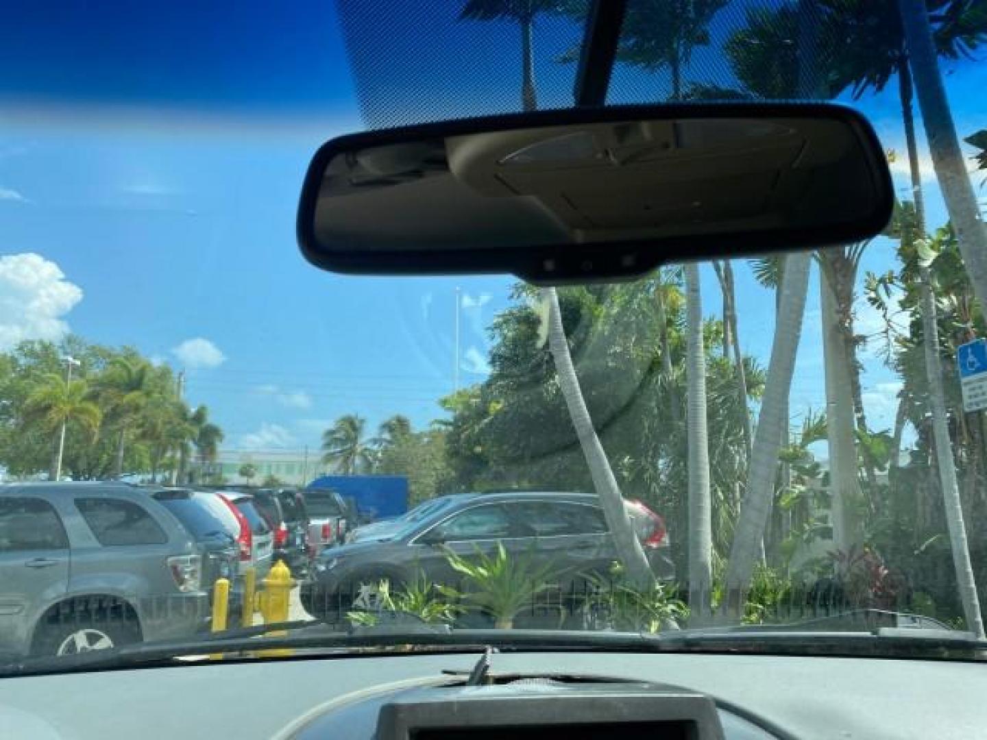 2007 Majestic Blue /Graphite/Titanium Nissan Titan LE 1 OWNER LOW MILES 39,670 CREW CAB (1N6BA07A67N) with an 5.6L DOHC 32-Valve V8 FFV Engine engine, Automatic transmission, located at 4701 North Dixie Hwy, Pompano Beach, FL, 33064, (954) 422-2889, 26.240938, -80.123474 - OUR WEBPAGE FLORIDACARS1.COM HAS OVER 100 PHOTOS AND FREE CARFAX LINK 2007 NISSAN TITAN LE FFV 1 OWNER CREW CAB LEATHER VIN: 1N6BA07A67N215171 1 N 6 B A 0 7 A 6 7 N 2 1 5 1 7 1 CREW PICKUP 5.6L V8 F DOHC 32V FLEX FUEL 19 MPG REAR WHEEL DRIVE Features ABS Brakes Air Conditioning Alloy Wheels AM/FM St - Photo#69