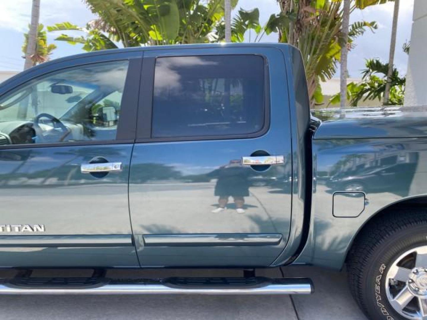 2007 Majestic Blue /Graphite/Titanium Nissan Titan LE 1 OWNER LOW MILES 39,670 CREW CAB (1N6BA07A67N) with an 5.6L DOHC 32-Valve V8 FFV Engine engine, Automatic transmission, located at 4701 North Dixie Hwy, Pompano Beach, FL, 33064, (954) 422-2889, 26.240938, -80.123474 - OUR WEBPAGE FLORIDACARS1.COM HAS OVER 100 PHOTOS AND FREE CARFAX LINK 2007 NISSAN TITAN LE FFV 1 OWNER CREW CAB LEATHER VIN: 1N6BA07A67N215171 1 N 6 B A 0 7 A 6 7 N 2 1 5 1 7 1 CREW PICKUP 5.6L V8 F DOHC 32V FLEX FUEL 19 MPG REAR WHEEL DRIVE Features ABS Brakes Air Conditioning Alloy Wheels AM/FM St - Photo#77