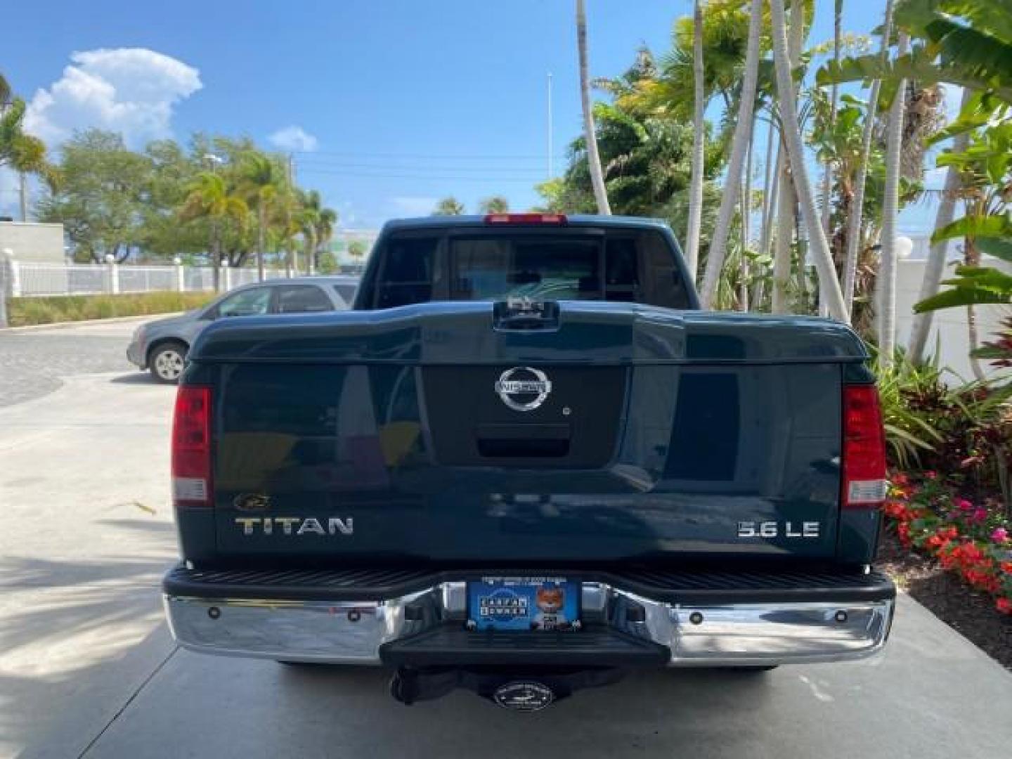 2007 Majestic Blue /Graphite/Titanium Nissan Titan LE 1 OWNER LOW MILES 39,670 CREW CAB (1N6BA07A67N) with an 5.6L DOHC 32-Valve V8 FFV Engine engine, Automatic transmission, located at 4701 North Dixie Hwy, Pompano Beach, FL, 33064, (954) 422-2889, 26.240938, -80.123474 - OUR WEBPAGE FLORIDACARS1.COM HAS OVER 100 PHOTOS AND FREE CARFAX LINK 2007 NISSAN TITAN LE FFV 1 OWNER CREW CAB LEATHER VIN: 1N6BA07A67N215171 1 N 6 B A 0 7 A 6 7 N 2 1 5 1 7 1 CREW PICKUP 5.6L V8 F DOHC 32V FLEX FUEL 19 MPG REAR WHEEL DRIVE Features ABS Brakes Air Conditioning Alloy Wheels AM/FM St - Photo#99