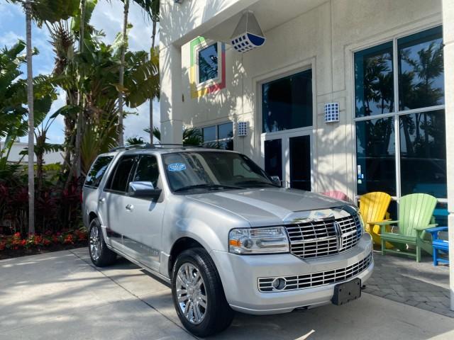 2010 Sterling Gray Metallic /Charcoal Black Lincoln Navigator LOW MILES 49,245 NAV SUNROOF (5LMJJ2H55AE) with an 5.4L SOHC 24-Valve V8 FFV Engine engine, Automatic transmission, located at 4701 North Dixie Hwy, Pompano Beach, FL, 33064, (954) 422-2889, 26.240938, -80.123474 - OUR WEBPAGE FLORIDACARS1.COM HAS OVER 100 PHOTOS AND FREE CARFAX LINK 2010 LINCOLN NAVIGATOR NAVIGATION SUNROOF THIRD ROW VIN: 5LMJJ2H55AEJ04008 5 L M J J 2 H 5 5 A E J 0 4 0 0 8 4 DOOR WAGON/SPORT UTILITY 5.4L V8 F SOHC 24V FLEX FUEL 20 MPG REAR WHEEL DRIVE Features 20 Inch Plus Wheels A/C Seat(s) - Photo#1