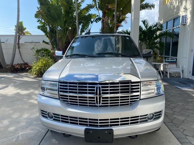 2010 Sterling Gray Metallic /Charcoal Black Lincoln Navigator LOW MILES 49,245 NAV SUNROOF (5LMJJ2H55AE) with an 5.4L SOHC 24-Valve V8 FFV Engine engine, Automatic transmission, located at 4701 North Dixie Hwy, Pompano Beach, FL, 33064, (954) 422-2889, 26.240938, -80.123474 - OUR WEBPAGE FLORIDACARS1.COM HAS OVER 100 PHOTOS AND FREE CARFAX LINK 2010 LINCOLN NAVIGATOR NAVIGATION SUNROOF THIRD ROW VIN: 5LMJJ2H55AEJ04008 5 L M J J 2 H 5 5 A E J 0 4 0 0 8 4 DOOR WAGON/SPORT UTILITY 5.4L V8 F SOHC 24V FLEX FUEL 20 MPG REAR WHEEL DRIVE Features 20 Inch Plus Wheels A/C Seat(s) - Photo#2