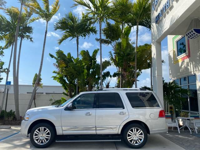 2010 Sterling Gray Metallic /Charcoal Black Lincoln Navigator LOW MILES 49,245 NAV SUNROOF (5LMJJ2H55AE) with an 5.4L SOHC 24-Valve V8 FFV Engine engine, Automatic transmission, located at 4701 North Dixie Hwy, Pompano Beach, FL, 33064, (954) 422-2889, 26.240938, -80.123474 - OUR WEBPAGE FLORIDACARS1.COM HAS OVER 100 PHOTOS AND FREE CARFAX LINK 2010 LINCOLN NAVIGATOR NAVIGATION SUNROOF THIRD ROW VIN: 5LMJJ2H55AEJ04008 5 L M J J 2 H 5 5 A E J 0 4 0 0 8 4 DOOR WAGON/SPORT UTILITY 5.4L V8 F SOHC 24V FLEX FUEL 20 MPG REAR WHEEL DRIVE Features 20 Inch Plus Wheels A/C Seat(s) - Photo#4