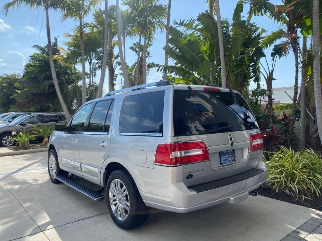 2010 Sterling Gray Metallic /Charcoal Black Lincoln Navigator LOW MILES 49,245 NAV SUNROOF (5LMJJ2H55AE) with an 5.4L SOHC 24-Valve V8 FFV Engine engine, Automatic transmission, located at 4701 North Dixie Hwy, Pompano Beach, FL, 33064, (954) 422-2889, 26.240938, -80.123474 - OUR WEBPAGE FLORIDACARS1.COM HAS OVER 100 PHOTOS AND FREE CARFAX LINK 2010 LINCOLN NAVIGATOR NAVIGATION SUNROOF THIRD ROW VIN: 5LMJJ2H55AEJ04008 5 L M J J 2 H 5 5 A E J 0 4 0 0 8 4 DOOR WAGON/SPORT UTILITY 5.4L V8 F SOHC 24V FLEX FUEL 20 MPG REAR WHEEL DRIVE Features 20 Inch Plus Wheels A/C Seat(s) - Photo#5