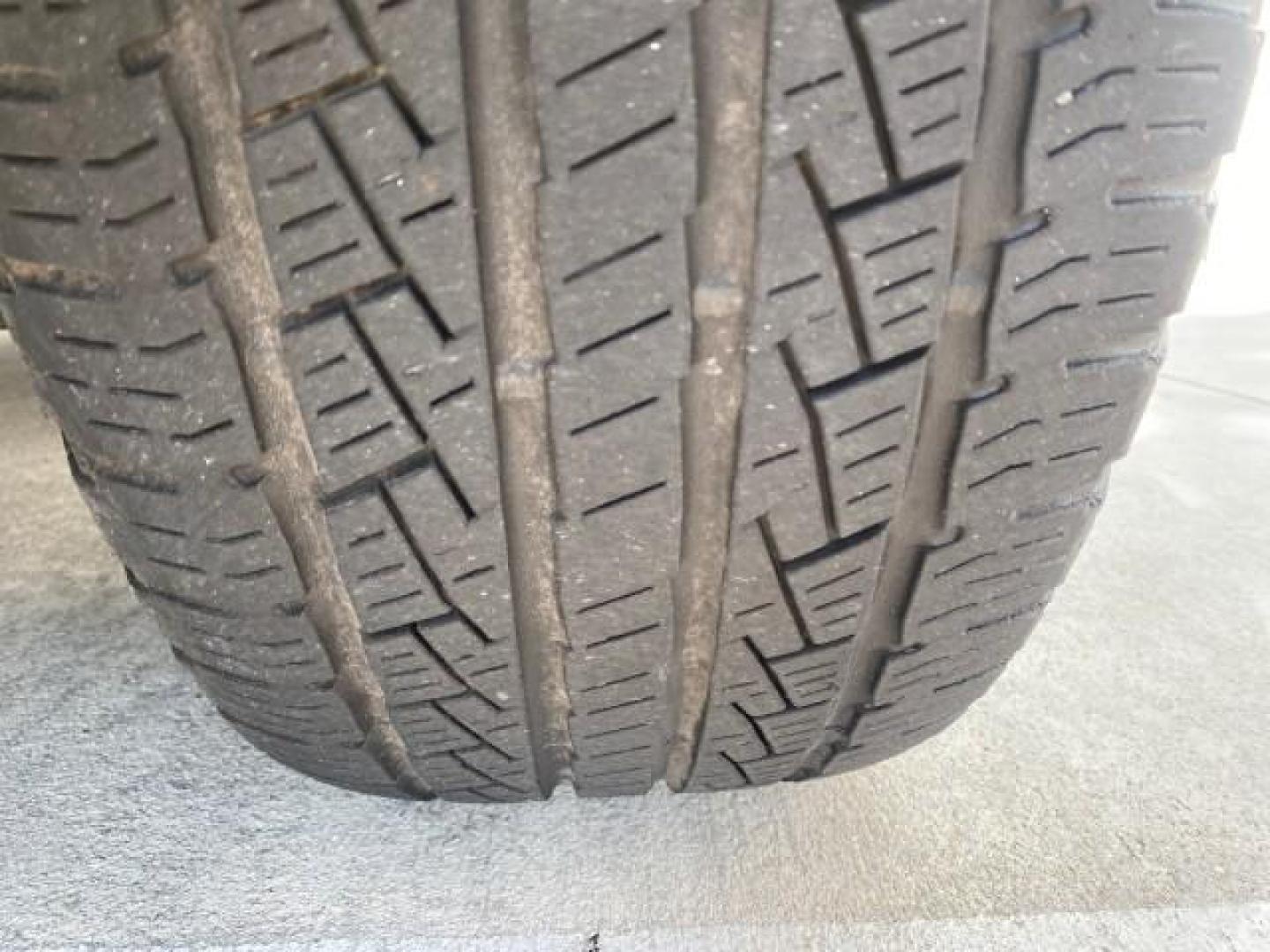 2010 Sterling Gray Metallic /Charcoal Black Lincoln Navigator LOW MILES 49,245 NAV SUNROOF (5LMJJ2H55AE) with an 5.4L SOHC 24-Valve V8 FFV Engine engine, Automatic transmission, located at 4701 North Dixie Hwy, Pompano Beach, FL, 33064, (954) 422-2889, 26.240938, -80.123474 - OUR WEBPAGE FLORIDACARS1.COM HAS OVER 100 PHOTOS AND FREE CARFAX LINK 2010 LINCOLN NAVIGATOR NAVIGATION SUNROOF THIRD ROW VIN: 5LMJJ2H55AEJ04008 5 L M J J 2 H 5 5 A E J 0 4 0 0 8 4 DOOR WAGON/SPORT UTILITY 5.4L V8 F SOHC 24V FLEX FUEL 20 MPG REAR WHEEL DRIVE Features 20 Inch Plus Wheels A/C Seat(s) - Photo#20