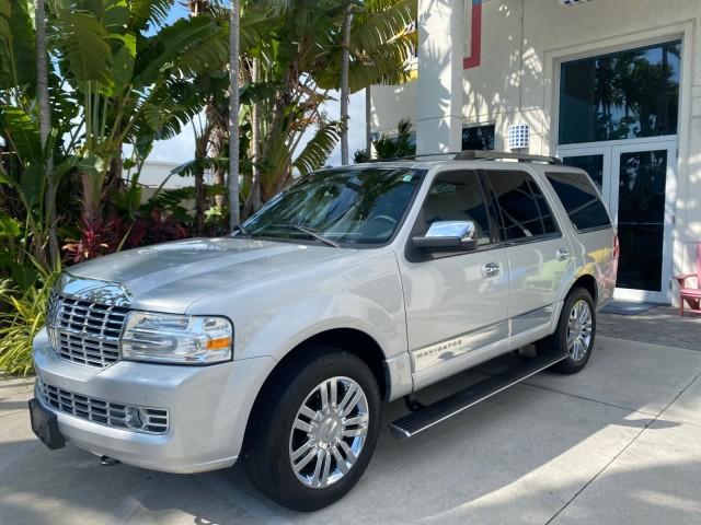 2010 Sterling Gray Metallic /Charcoal Black Lincoln Navigator LOW MILES 49,245 NAV SUNROOF (5LMJJ2H55AE) with an 5.4L SOHC 24-Valve V8 FFV Engine engine, Automatic transmission, located at 4701 North Dixie Hwy, Pompano Beach, FL, 33064, (954) 422-2889, 26.240938, -80.123474 - OUR WEBPAGE FLORIDACARS1.COM HAS OVER 100 PHOTOS AND FREE CARFAX LINK 2010 LINCOLN NAVIGATOR NAVIGATION SUNROOF THIRD ROW VIN: 5LMJJ2H55AEJ04008 5 L M J J 2 H 5 5 A E J 0 4 0 0 8 4 DOOR WAGON/SPORT UTILITY 5.4L V8 F SOHC 24V FLEX FUEL 20 MPG REAR WHEEL DRIVE Features 20 Inch Plus Wheels A/C Seat(s) - Photo#29