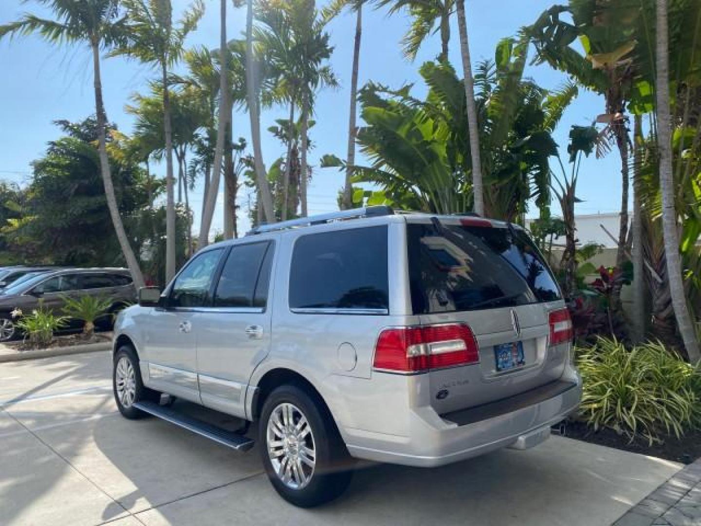 2010 Sterling Gray Metallic /Charcoal Black Lincoln Navigator LOW MILES 49,245 NAV SUNROOF (5LMJJ2H55AE) with an 5.4L SOHC 24-Valve V8 FFV Engine engine, Automatic transmission, located at 4701 North Dixie Hwy, Pompano Beach, FL, 33064, (954) 422-2889, 26.240938, -80.123474 - OUR WEBPAGE FLORIDACARS1.COM HAS OVER 100 PHOTOS AND FREE CARFAX LINK 2010 LINCOLN NAVIGATOR NAVIGATION SUNROOF THIRD ROW VIN: 5LMJJ2H55AEJ04008 5 L M J J 2 H 5 5 A E J 0 4 0 0 8 4 DOOR WAGON/SPORT UTILITY 5.4L V8 F SOHC 24V FLEX FUEL 20 MPG REAR WHEEL DRIVE Features 20 Inch Plus Wheels A/C Seat(s) - Photo#32