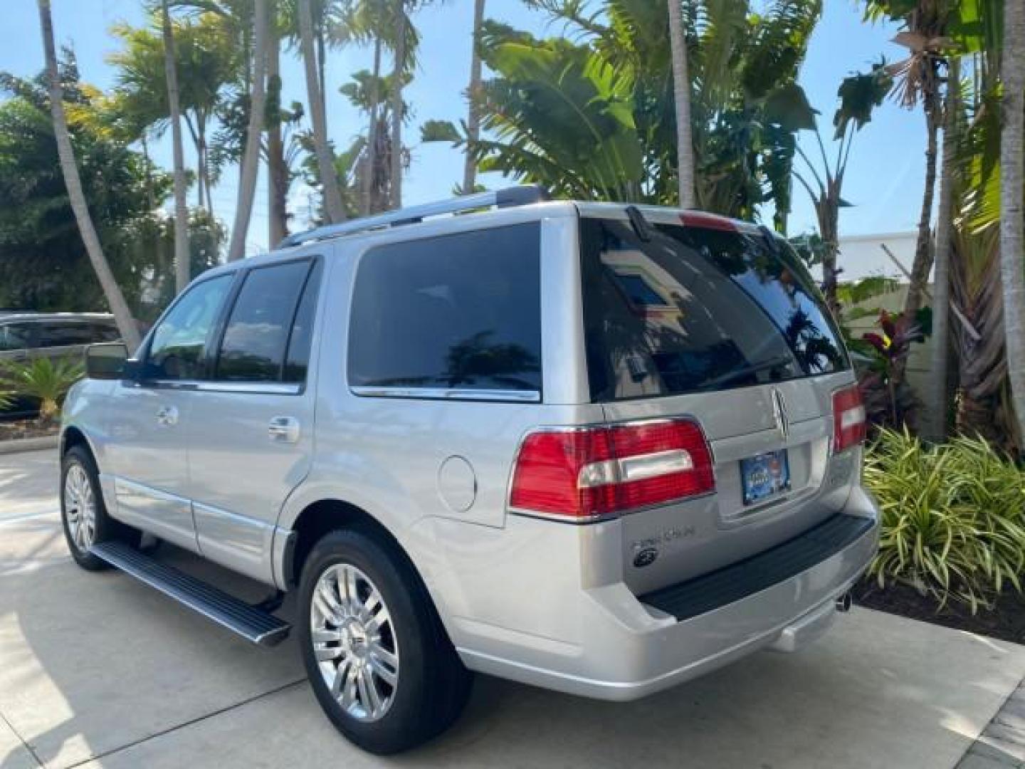 2010 Sterling Gray Metallic /Charcoal Black Lincoln Navigator LOW MILES 49,245 NAV SUNROOF (5LMJJ2H55AE) with an 5.4L SOHC 24-Valve V8 FFV Engine engine, Automatic transmission, located at 4701 North Dixie Hwy, Pompano Beach, FL, 33064, (954) 422-2889, 26.240938, -80.123474 - OUR WEBPAGE FLORIDACARS1.COM HAS OVER 100 PHOTOS AND FREE CARFAX LINK 2010 LINCOLN NAVIGATOR NAVIGATION SUNROOF THIRD ROW VIN: 5LMJJ2H55AEJ04008 5 L M J J 2 H 5 5 A E J 0 4 0 0 8 4 DOOR WAGON/SPORT UTILITY 5.4L V8 F SOHC 24V FLEX FUEL 20 MPG REAR WHEEL DRIVE Features 20 Inch Plus Wheels A/C Seat(s) - Photo#33