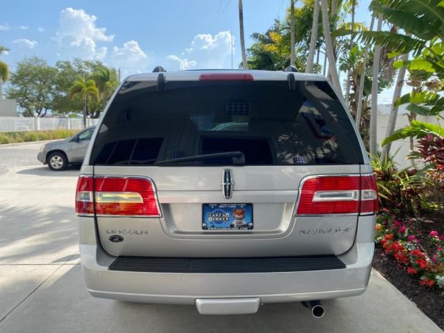 2010 Sterling Gray Metallic /Charcoal Black Lincoln Navigator LOW MILES 49,245 NAV SUNROOF (5LMJJ2H55AE) with an 5.4L SOHC 24-Valve V8 FFV Engine engine, Automatic transmission, located at 4701 North Dixie Hwy, Pompano Beach, FL, 33064, (954) 422-2889, 26.240938, -80.123474 - OUR WEBPAGE FLORIDACARS1.COM HAS OVER 100 PHOTOS AND FREE CARFAX LINK 2010 LINCOLN NAVIGATOR NAVIGATION SUNROOF THIRD ROW VIN: 5LMJJ2H55AEJ04008 5 L M J J 2 H 5 5 A E J 0 4 0 0 8 4 DOOR WAGON/SPORT UTILITY 5.4L V8 F SOHC 24V FLEX FUEL 20 MPG REAR WHEEL DRIVE Features 20 Inch Plus Wheels A/C Seat(s) - Photo#35