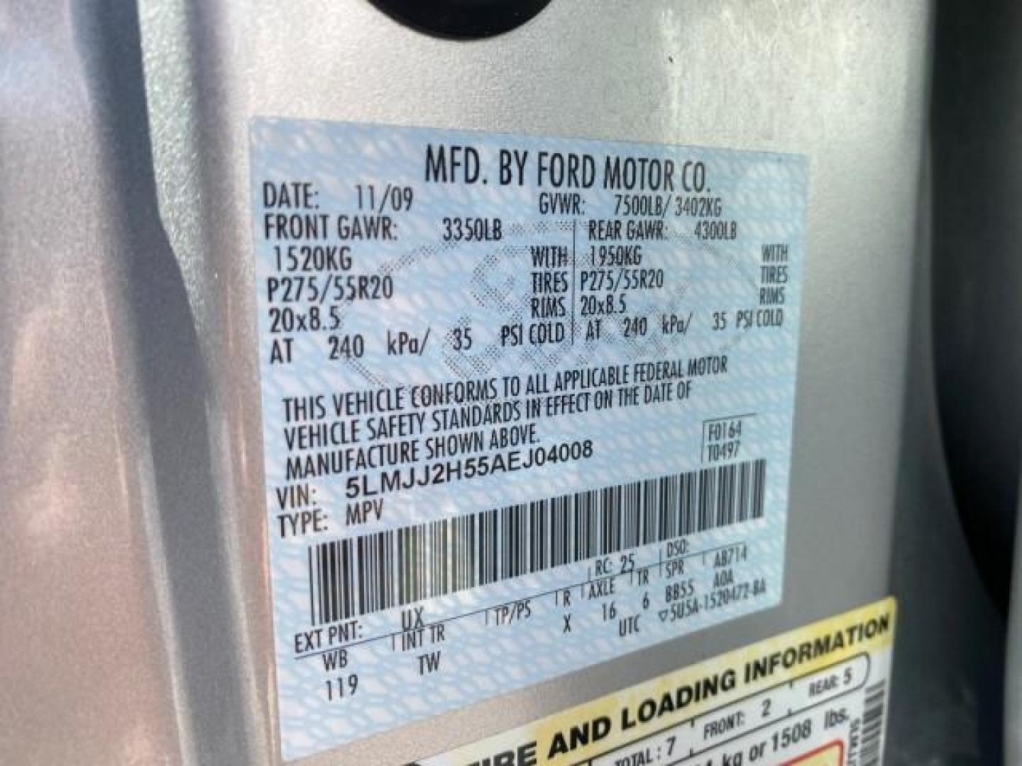 2010 Sterling Gray Metallic /Charcoal Black Lincoln Navigator LOW MILES 49,245 NAV SUNROOF (5LMJJ2H55AE) with an 5.4L SOHC 24-Valve V8 FFV Engine engine, Automatic transmission, located at 4701 North Dixie Hwy, Pompano Beach, FL, 33064, (954) 422-2889, 26.240938, -80.123474 - OUR WEBPAGE FLORIDACARS1.COM HAS OVER 100 PHOTOS AND FREE CARFAX LINK 2010 LINCOLN NAVIGATOR NAVIGATION SUNROOF THIRD ROW VIN: 5LMJJ2H55AEJ04008 5 L M J J 2 H 5 5 A E J 0 4 0 0 8 4 DOOR WAGON/SPORT UTILITY 5.4L V8 F SOHC 24V FLEX FUEL 20 MPG REAR WHEEL DRIVE Features 20 Inch Plus Wheels A/C Seat(s) - Photo#74