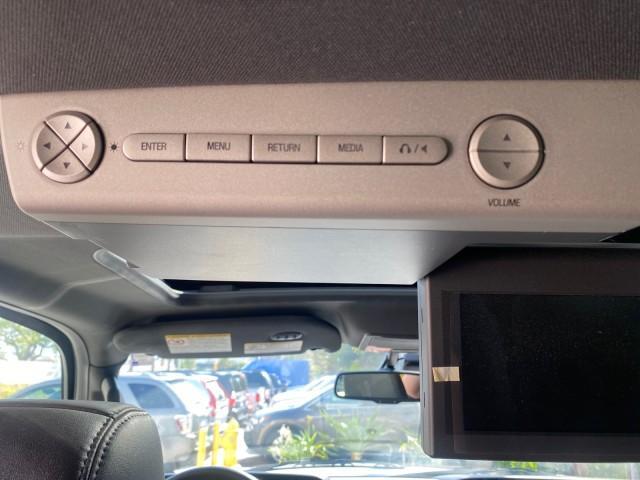 2010 Sterling Gray Metallic /Charcoal Black Lincoln Navigator LOW MILES 49,245 NAV SUNROOF (5LMJJ2H55AE) with an 5.4L SOHC 24-Valve V8 FFV Engine engine, Automatic transmission, located at 4701 North Dixie Hwy, Pompano Beach, FL, 33064, (954) 422-2889, 26.240938, -80.123474 - OUR WEBPAGE FLORIDACARS1.COM HAS OVER 100 PHOTOS AND FREE CARFAX LINK 2010 LINCOLN NAVIGATOR NAVIGATION SUNROOF THIRD ROW VIN: 5LMJJ2H55AEJ04008 5 L M J J 2 H 5 5 A E J 0 4 0 0 8 4 DOOR WAGON/SPORT UTILITY 5.4L V8 F SOHC 24V FLEX FUEL 20 MPG REAR WHEEL DRIVE Features 20 Inch Plus Wheels A/C Seat(s) - Photo#88