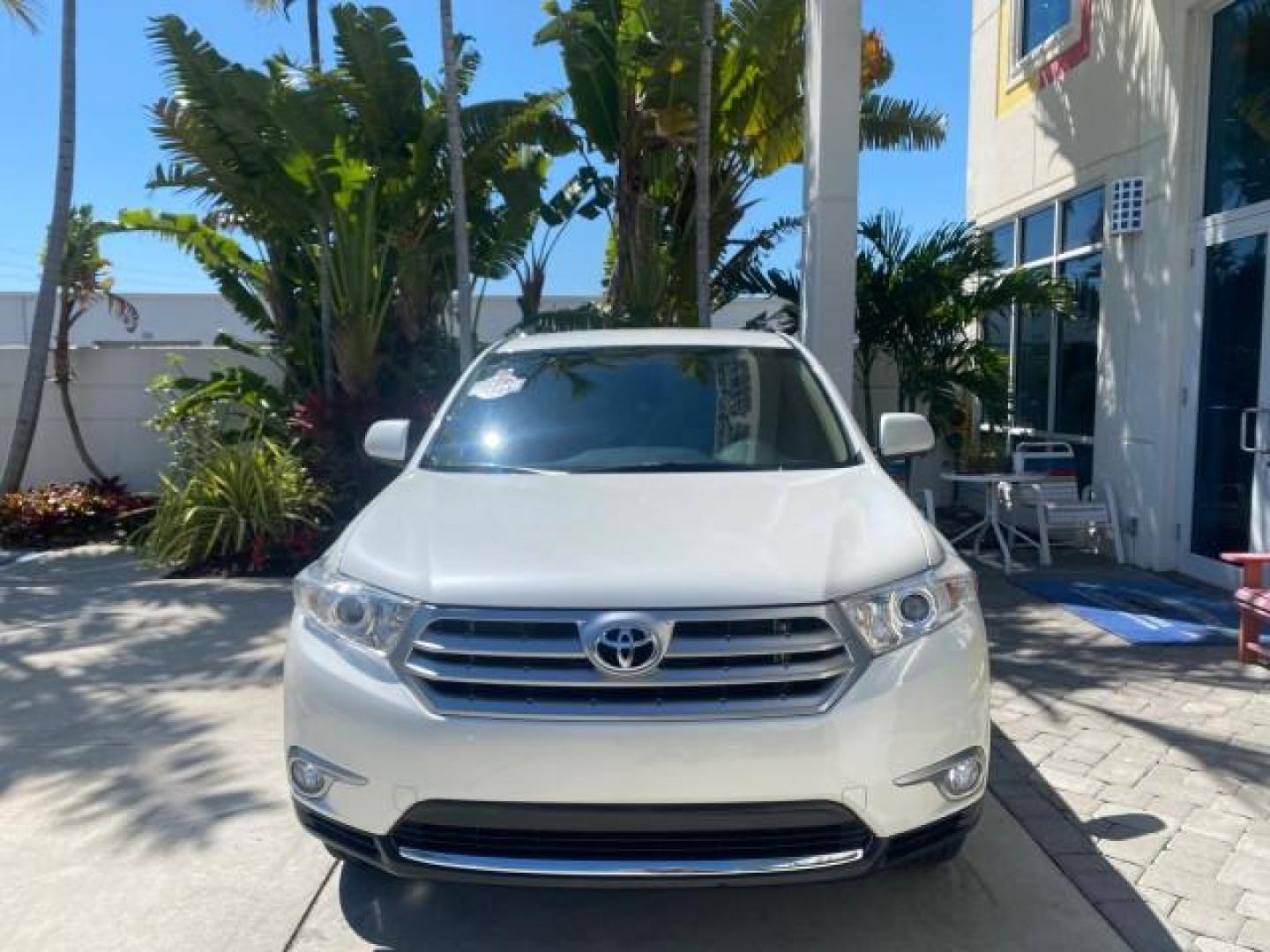 2013 Blizzard Pearl /Sand Beige Toyota Highlander Plus LOW MILES 42,200 1 OWNER (5TDZK3EH5DS) with an 3.5L DOHC 24-Valve VVT-i V6 Engine engine, Automatic transmission, located at 4701 North Dixie Hwy, Pompano Beach, FL, 33064, (954) 422-2889, 26.240938, -80.123474 - OUR WEBPAGE FLORIDACARS1.COM HAS OVER 100 PHOTOS AND FREE CARFAX LINK 2013 Toyota Highlander Plus 1 OWNER NEW $30,474 VIN: 5TDZK3EH5DS095210 4 Door Wagon/Sport Utility 3.5L V6 F DOHC 24V Gasoline Front Wheel Drive Features ABS Brakes Air Conditioning Alloy Wheels AM/FM Stereo Automatic Transmission - Photo#2