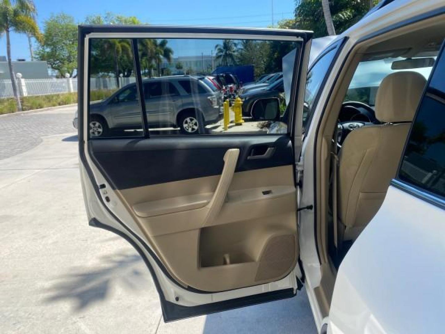 2013 Blizzard Pearl /Sand Beige Toyota Highlander Plus LOW MILES 42,200 1 OWNER (5TDZK3EH5DS) with an 3.5L DOHC 24-Valve VVT-i V6 Engine engine, Automatic transmission, located at 4701 North Dixie Hwy, Pompano Beach, FL, 33064, (954) 422-2889, 26.240938, -80.123474 - OUR WEBPAGE FLORIDACARS1.COM HAS OVER 100 PHOTOS AND FREE CARFAX LINK 2013 Toyota Highlander Plus 1 OWNER NEW $30,474 VIN: 5TDZK3EH5DS095210 4 Door Wagon/Sport Utility 3.5L V6 F DOHC 24V Gasoline Front Wheel Drive Features ABS Brakes Air Conditioning Alloy Wheels AM/FM Stereo Automatic Transmission - Photo#13