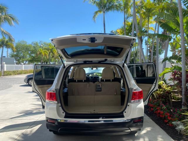 2013 Blizzard Pearl /Sand Beige Toyota Highlander Plus LOW MILES 42,200 1 OWNER (5TDZK3EH5DS) with an 3.5L DOHC 24-Valve VVT-i V6 Engine engine, Automatic transmission, located at 4701 North Dixie Hwy, Pompano Beach, FL, 33064, (954) 422-2889, 26.240938, -80.123474 - OUR WEBPAGE FLORIDACARS1.COM HAS OVER 100 PHOTOS AND FREE CARFAX LINK 2013 Toyota Highlander Plus 1 OWNER NEW $30,474 VIN: 5TDZK3EH5DS095210 4 Door Wagon/Sport Utility 3.5L V6 F DOHC 24V Gasoline Front Wheel Drive Features ABS Brakes Air Conditioning Alloy Wheels AM/FM Stereo Automatic Transmission - Photo#15