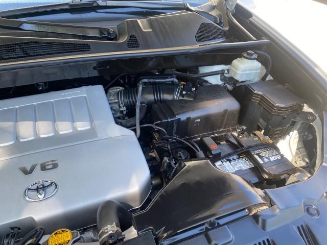 2013 Blizzard Pearl /Sand Beige Toyota Highlander Plus LOW MILES 42,200 1 OWNER (5TDZK3EH5DS) with an 3.5L DOHC 24-Valve VVT-i V6 Engine engine, Automatic transmission, located at 4701 North Dixie Hwy, Pompano Beach, FL, 33064, (954) 422-2889, 26.240938, -80.123474 - OUR WEBPAGE FLORIDACARS1.COM HAS OVER 100 PHOTOS AND FREE CARFAX LINK 2013 Toyota Highlander Plus 1 OWNER NEW $30,474 VIN: 5TDZK3EH5DS095210 4 Door Wagon/Sport Utility 3.5L V6 F DOHC 24V Gasoline Front Wheel Drive Features ABS Brakes Air Conditioning Alloy Wheels AM/FM Stereo Automatic Transmission - Photo#25