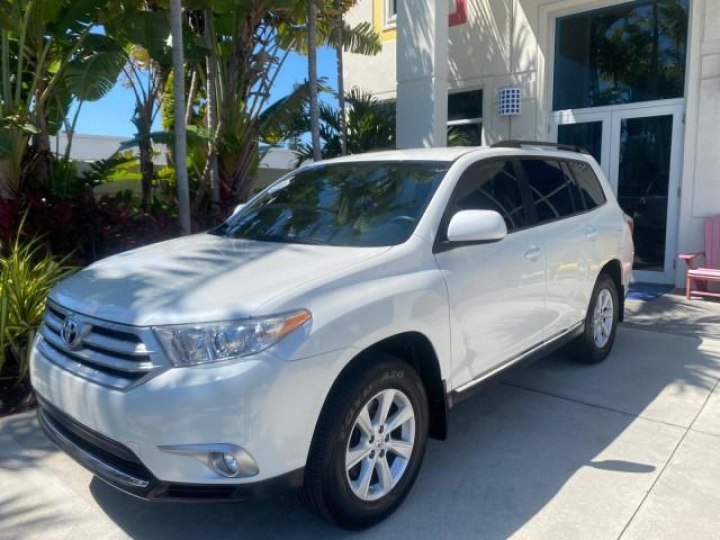 2013 Blizzard Pearl /Sand Beige Toyota Highlander Plus LOW MILES 42,200 1 OWNER (5TDZK3EH5DS) with an 3.5L DOHC 24-Valve VVT-i V6 Engine engine, Automatic transmission, located at 4701 North Dixie Hwy, Pompano Beach, FL, 33064, (954) 422-2889, 26.240938, -80.123474 - OUR WEBPAGE FLORIDACARS1.COM HAS OVER 100 PHOTOS AND FREE CARFAX LINK 2013 Toyota Highlander Plus 1 OWNER NEW $30,474 VIN: 5TDZK3EH5DS095210 4 Door Wagon/Sport Utility 3.5L V6 F DOHC 24V Gasoline Front Wheel Drive Features ABS Brakes Air Conditioning Alloy Wheels AM/FM Stereo Automatic Transmission - Photo#29