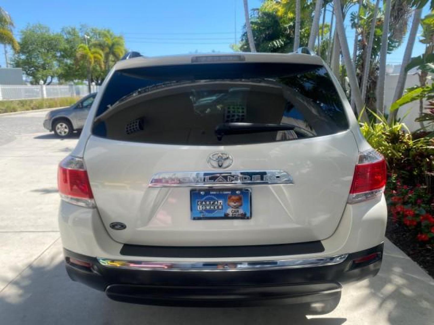 2013 Blizzard Pearl /Sand Beige Toyota Highlander Plus LOW MILES 42,200 1 OWNER (5TDZK3EH5DS) with an 3.5L DOHC 24-Valve VVT-i V6 Engine engine, Automatic transmission, located at 4701 North Dixie Hwy, Pompano Beach, FL, 33064, (954) 422-2889, 26.240938, -80.123474 - OUR WEBPAGE FLORIDACARS1.COM HAS OVER 100 PHOTOS AND FREE CARFAX LINK 2013 Toyota Highlander Plus 1 OWNER NEW $30,474 VIN: 5TDZK3EH5DS095210 4 Door Wagon/Sport Utility 3.5L V6 F DOHC 24V Gasoline Front Wheel Drive Features ABS Brakes Air Conditioning Alloy Wheels AM/FM Stereo Automatic Transmission - Photo#35
