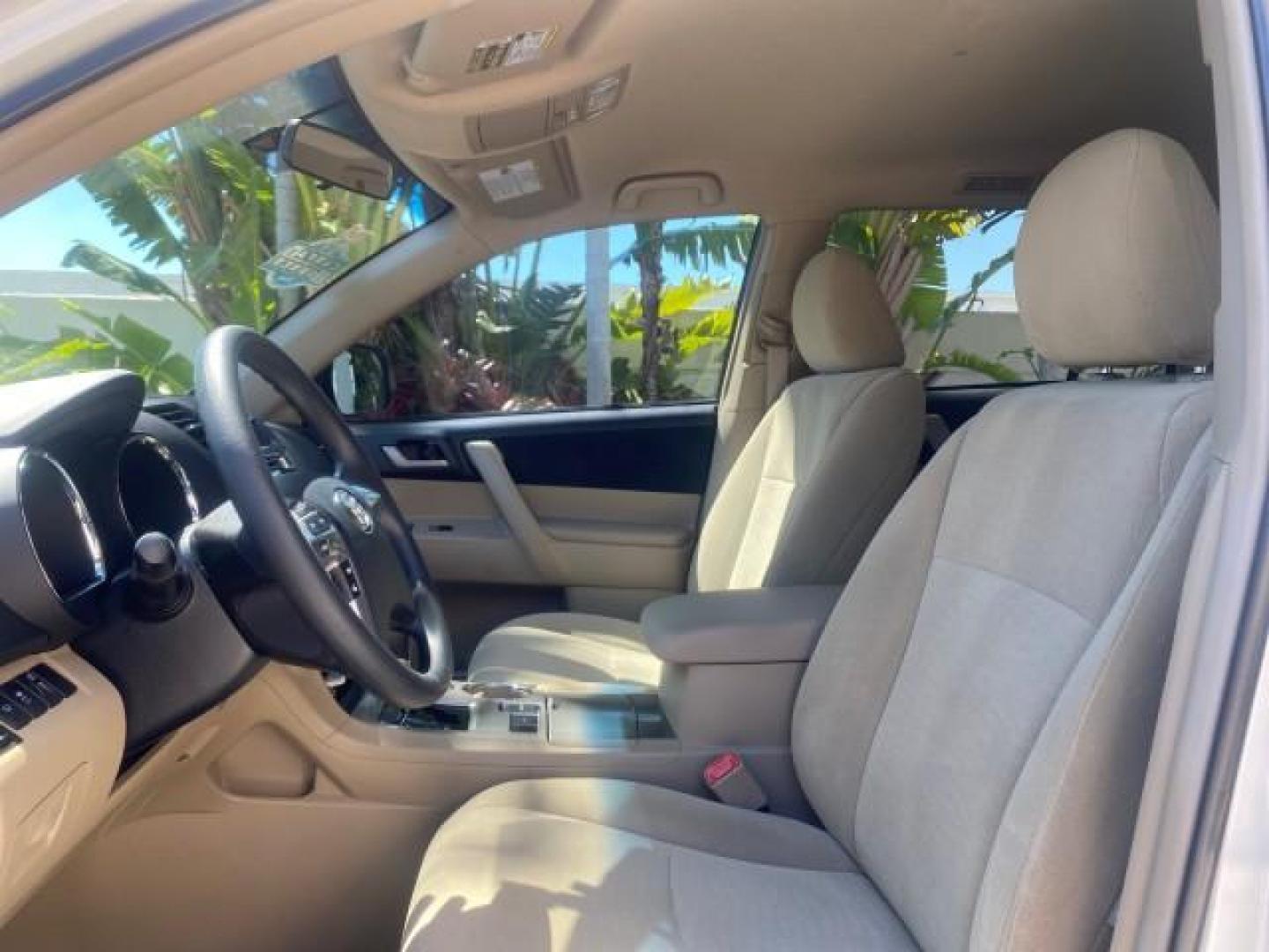 2013 Blizzard Pearl /Sand Beige Toyota Highlander Plus LOW MILES 42,200 1 OWNER (5TDZK3EH5DS) with an 3.5L DOHC 24-Valve VVT-i V6 Engine engine, Automatic transmission, located at 4701 North Dixie Hwy, Pompano Beach, FL, 33064, (954) 422-2889, 26.240938, -80.123474 - OUR WEBPAGE FLORIDACARS1.COM HAS OVER 100 PHOTOS AND FREE CARFAX LINK 2013 Toyota Highlander Plus 1 OWNER NEW $30,474 VIN: 5TDZK3EH5DS095210 4 Door Wagon/Sport Utility 3.5L V6 F DOHC 24V Gasoline Front Wheel Drive Features ABS Brakes Air Conditioning Alloy Wheels AM/FM Stereo Automatic Transmission - Photo#42