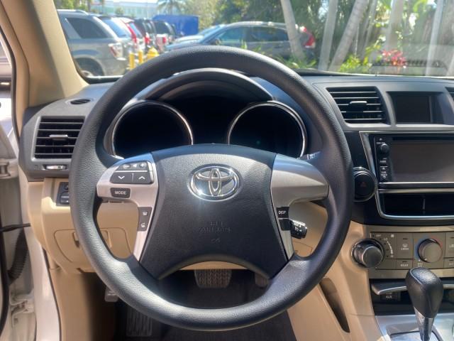 2013 Blizzard Pearl /Sand Beige Toyota Highlander Plus LOW MILES 42,200 1 OWNER (5TDZK3EH5DS) with an 3.5L DOHC 24-Valve VVT-i V6 Engine engine, Automatic transmission, located at 4701 North Dixie Hwy, Pompano Beach, FL, 33064, (954) 422-2889, 26.240938, -80.123474 - OUR WEBPAGE FLORIDACARS1.COM HAS OVER 100 PHOTOS AND FREE CARFAX LINK 2013 Toyota Highlander Plus 1 OWNER NEW $30,474 VIN: 5TDZK3EH5DS095210 4 Door Wagon/Sport Utility 3.5L V6 F DOHC 24V Gasoline Front Wheel Drive Features ABS Brakes Air Conditioning Alloy Wheels AM/FM Stereo Automatic Transmission - Photo#47