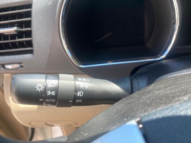 2013 Blizzard Pearl /Sand Beige Toyota Highlander Plus LOW MILES 42,200 1 OWNER (5TDZK3EH5DS) with an 3.5L DOHC 24-Valve VVT-i V6 Engine engine, Automatic transmission, located at 4701 North Dixie Hwy, Pompano Beach, FL, 33064, (954) 422-2889, 26.240938, -80.123474 - OUR WEBPAGE FLORIDACARS1.COM HAS OVER 100 PHOTOS AND FREE CARFAX LINK 2013 Toyota Highlander Plus 1 OWNER NEW $30,474 VIN: 5TDZK3EH5DS095210 4 Door Wagon/Sport Utility 3.5L V6 F DOHC 24V Gasoline Front Wheel Drive Features ABS Brakes Air Conditioning Alloy Wheels AM/FM Stereo Automatic Transmission - Photo#51