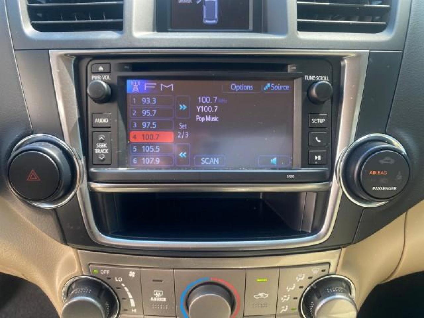 2013 Blizzard Pearl /Sand Beige Toyota Highlander Plus LOW MILES 42,200 1 OWNER (5TDZK3EH5DS) with an 3.5L DOHC 24-Valve VVT-i V6 Engine engine, Automatic transmission, located at 4701 North Dixie Hwy, Pompano Beach, FL, 33064, (954) 422-2889, 26.240938, -80.123474 - OUR WEBPAGE FLORIDACARS1.COM HAS OVER 100 PHOTOS AND FREE CARFAX LINK 2013 Toyota Highlander Plus 1 OWNER NEW $30,474 VIN: 5TDZK3EH5DS095210 4 Door Wagon/Sport Utility 3.5L V6 F DOHC 24V Gasoline Front Wheel Drive Features ABS Brakes Air Conditioning Alloy Wheels AM/FM Stereo Automatic Transmission - Photo#58