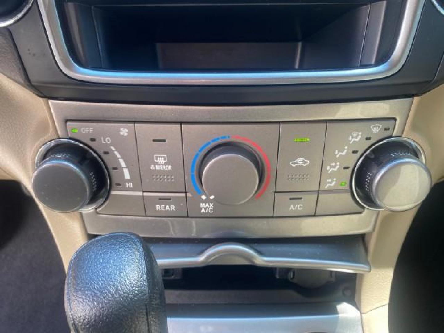 2013 Blizzard Pearl /Sand Beige Toyota Highlander Plus LOW MILES 42,200 1 OWNER (5TDZK3EH5DS) with an 3.5L DOHC 24-Valve VVT-i V6 Engine engine, Automatic transmission, located at 4701 North Dixie Hwy, Pompano Beach, FL, 33064, (954) 422-2889, 26.240938, -80.123474 - OUR WEBPAGE FLORIDACARS1.COM HAS OVER 100 PHOTOS AND FREE CARFAX LINK 2013 Toyota Highlander Plus 1 OWNER NEW $30,474 VIN: 5TDZK3EH5DS095210 4 Door Wagon/Sport Utility 3.5L V6 F DOHC 24V Gasoline Front Wheel Drive Features ABS Brakes Air Conditioning Alloy Wheels AM/FM Stereo Automatic Transmission - Photo#59