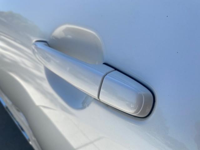 2013 Blizzard Pearl /Sand Beige Toyota Highlander Plus LOW MILES 42,200 1 OWNER (5TDZK3EH5DS) with an 3.5L DOHC 24-Valve VVT-i V6 Engine engine, Automatic transmission, located at 4701 North Dixie Hwy, Pompano Beach, FL, 33064, (954) 422-2889, 26.240938, -80.123474 - OUR WEBPAGE FLORIDACARS1.COM HAS OVER 100 PHOTOS AND FREE CARFAX LINK 2013 Toyota Highlander Plus 1 OWNER NEW $30,474 VIN: 5TDZK3EH5DS095210 4 Door Wagon/Sport Utility 3.5L V6 F DOHC 24V Gasoline Front Wheel Drive Features ABS Brakes Air Conditioning Alloy Wheels AM/FM Stereo Automatic Transmission - Photo#71