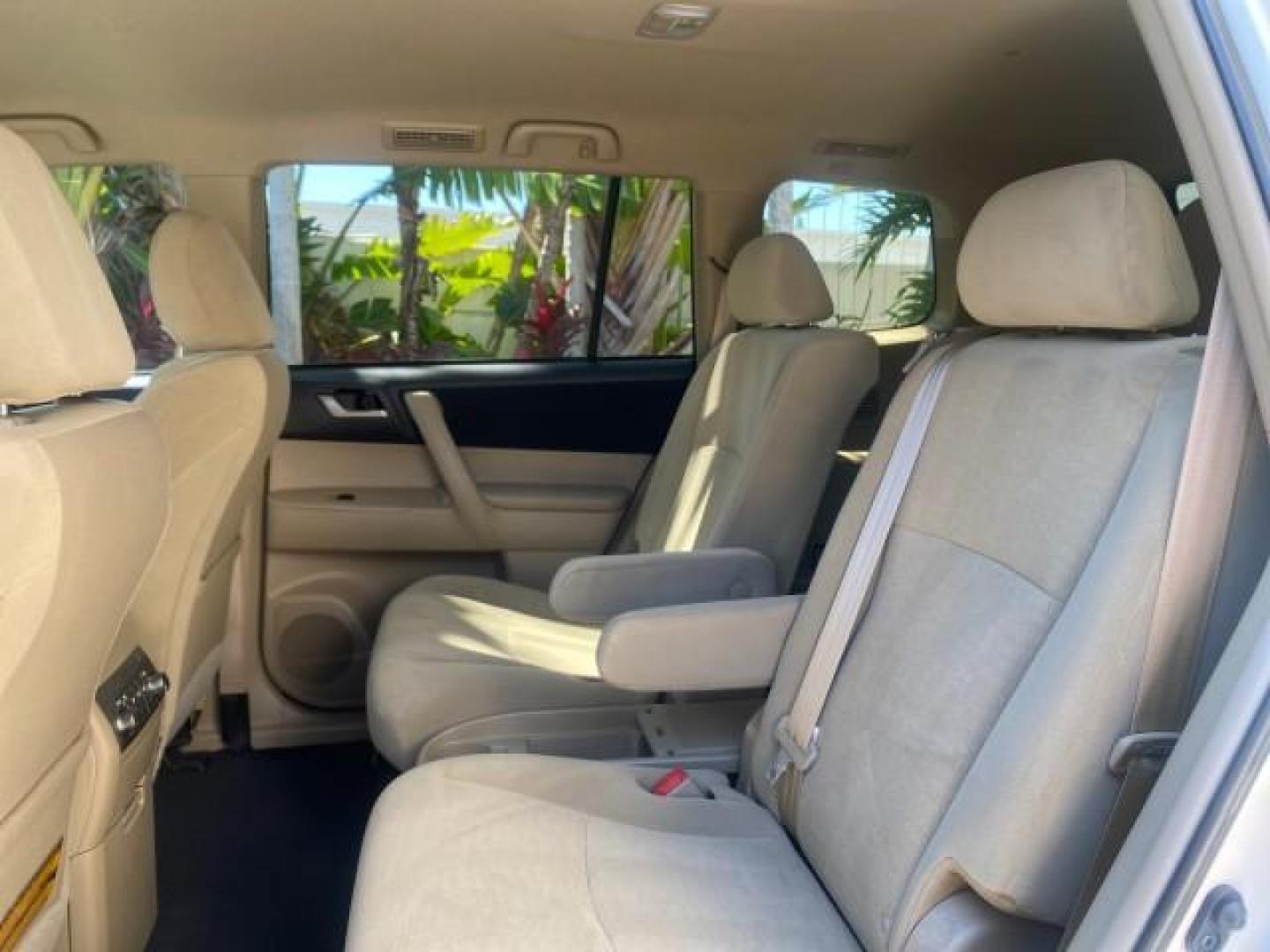 2013 Blizzard Pearl /Sand Beige Toyota Highlander Plus LOW MILES 42,200 1 OWNER (5TDZK3EH5DS) with an 3.5L DOHC 24-Valve VVT-i V6 Engine engine, Automatic transmission, located at 4701 North Dixie Hwy, Pompano Beach, FL, 33064, (954) 422-2889, 26.240938, -80.123474 - OUR WEBPAGE FLORIDACARS1.COM HAS OVER 100 PHOTOS AND FREE CARFAX LINK 2013 Toyota Highlander Plus 1 OWNER NEW $30,474 VIN: 5TDZK3EH5DS095210 4 Door Wagon/Sport Utility 3.5L V6 F DOHC 24V Gasoline Front Wheel Drive Features ABS Brakes Air Conditioning Alloy Wheels AM/FM Stereo Automatic Transmission - Photo#73