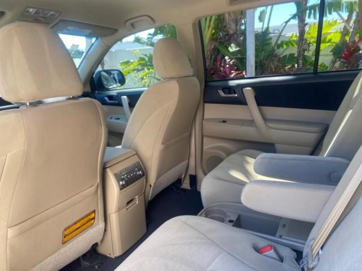 2013 Blizzard Pearl /Sand Beige Toyota Highlander Plus LOW MILES 42,200 1 OWNER (5TDZK3EH5DS) with an 3.5L DOHC 24-Valve VVT-i V6 Engine engine, Automatic transmission, located at 4701 North Dixie Hwy, Pompano Beach, FL, 33064, (954) 422-2889, 26.240938, -80.123474 - OUR WEBPAGE FLORIDACARS1.COM HAS OVER 100 PHOTOS AND FREE CARFAX LINK 2013 Toyota Highlander Plus 1 OWNER NEW $30,474 VIN: 5TDZK3EH5DS095210 4 Door Wagon/Sport Utility 3.5L V6 F DOHC 24V Gasoline Front Wheel Drive Features ABS Brakes Air Conditioning Alloy Wheels AM/FM Stereo Automatic Transmission - Photo#76