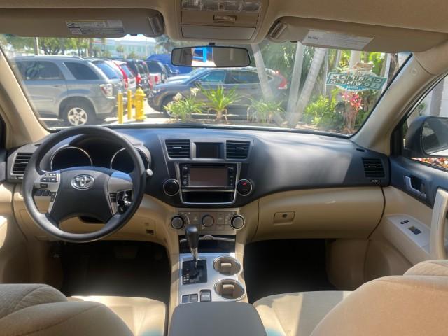 2013 Blizzard Pearl /Sand Beige Toyota Highlander Plus LOW MILES 42,200 1 OWNER (5TDZK3EH5DS) with an 3.5L DOHC 24-Valve VVT-i V6 Engine engine, Automatic transmission, located at 4701 North Dixie Hwy, Pompano Beach, FL, 33064, (954) 422-2889, 26.240938, -80.123474 - OUR WEBPAGE FLORIDACARS1.COM HAS OVER 100 PHOTOS AND FREE CARFAX LINK 2013 Toyota Highlander Plus 1 OWNER NEW $30,474 VIN: 5TDZK3EH5DS095210 4 Door Wagon/Sport Utility 3.5L V6 F DOHC 24V Gasoline Front Wheel Drive Features ABS Brakes Air Conditioning Alloy Wheels AM/FM Stereo Automatic Transmission - Photo#80