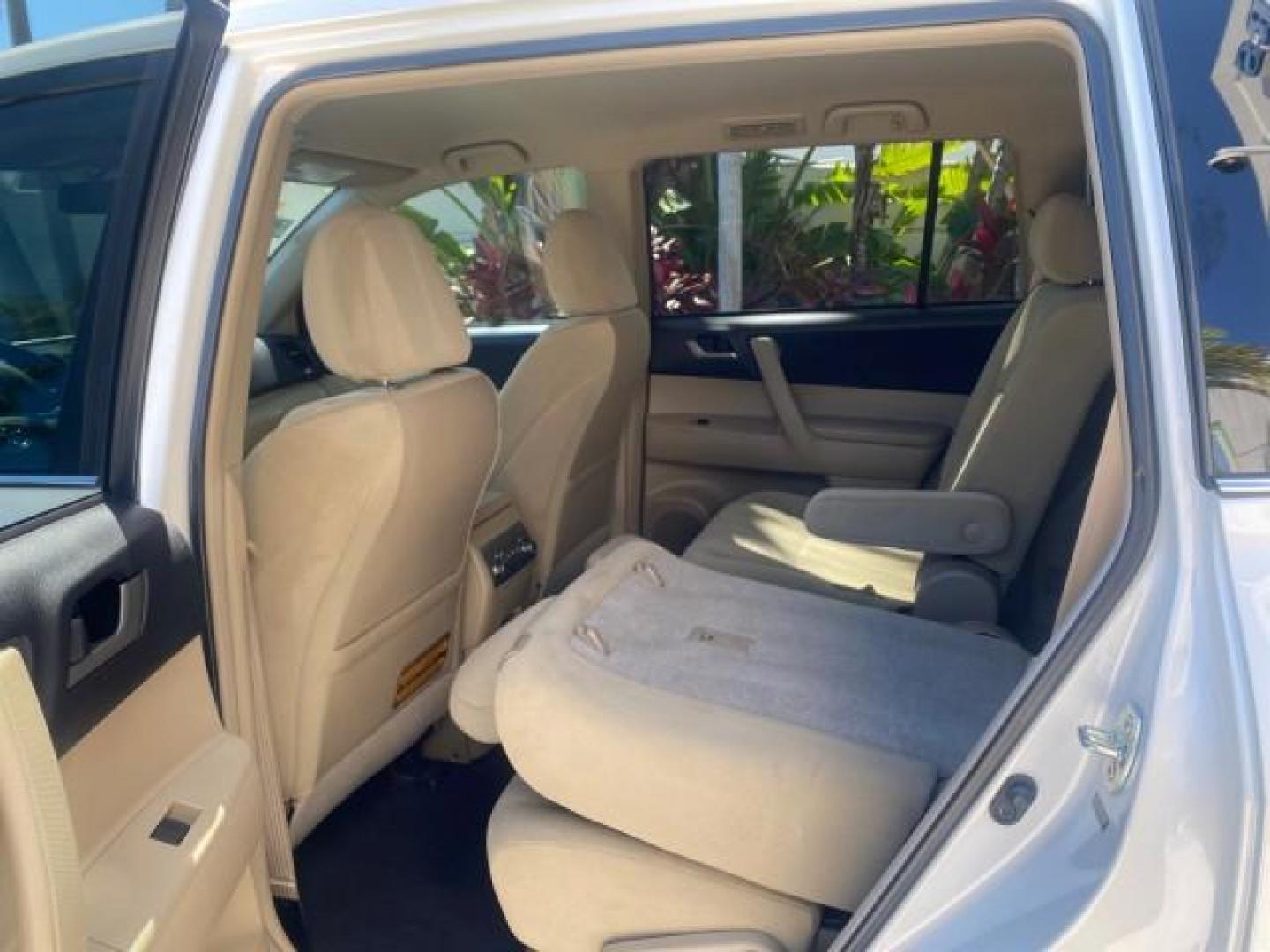 2013 Blizzard Pearl /Sand Beige Toyota Highlander Plus LOW MILES 42,200 1 OWNER (5TDZK3EH5DS) with an 3.5L DOHC 24-Valve VVT-i V6 Engine engine, Automatic transmission, located at 4701 North Dixie Hwy, Pompano Beach, FL, 33064, (954) 422-2889, 26.240938, -80.123474 - OUR WEBPAGE FLORIDACARS1.COM HAS OVER 100 PHOTOS AND FREE CARFAX LINK 2013 Toyota Highlander Plus 1 OWNER NEW $30,474 VIN: 5TDZK3EH5DS095210 4 Door Wagon/Sport Utility 3.5L V6 F DOHC 24V Gasoline Front Wheel Drive Features ABS Brakes Air Conditioning Alloy Wheels AM/FM Stereo Automatic Transmission - Photo#82