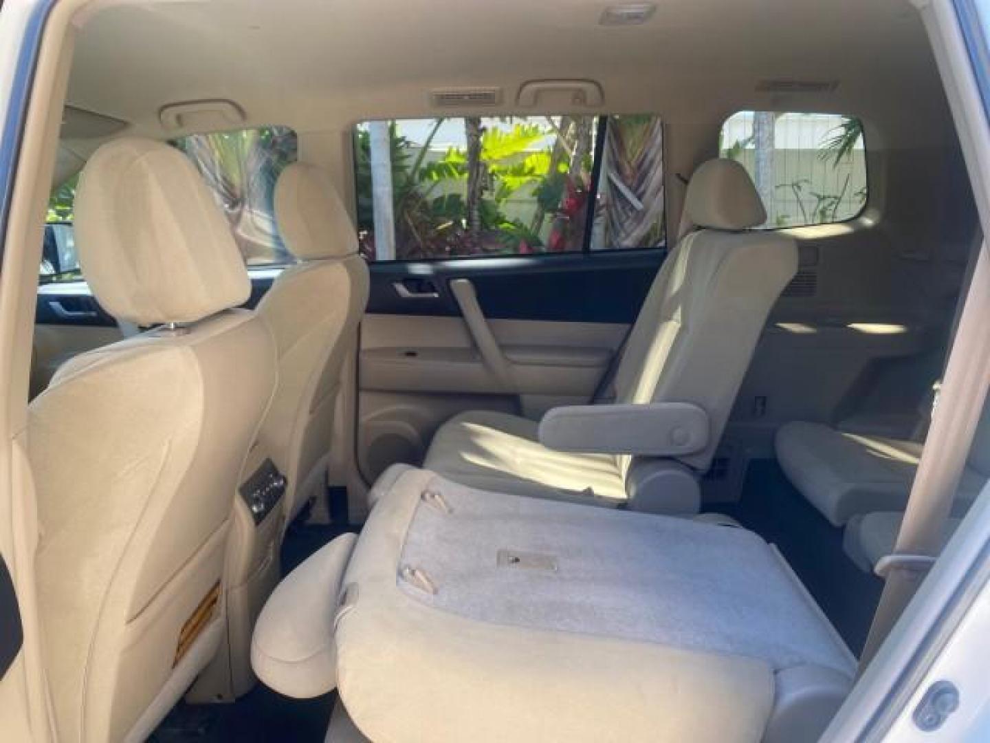 2013 Blizzard Pearl /Sand Beige Toyota Highlander Plus LOW MILES 42,200 1 OWNER (5TDZK3EH5DS) with an 3.5L DOHC 24-Valve VVT-i V6 Engine engine, Automatic transmission, located at 4701 North Dixie Hwy, Pompano Beach, FL, 33064, (954) 422-2889, 26.240938, -80.123474 - OUR WEBPAGE FLORIDACARS1.COM HAS OVER 100 PHOTOS AND FREE CARFAX LINK 2013 Toyota Highlander Plus 1 OWNER NEW $30,474 VIN: 5TDZK3EH5DS095210 4 Door Wagon/Sport Utility 3.5L V6 F DOHC 24V Gasoline Front Wheel Drive Features ABS Brakes Air Conditioning Alloy Wheels AM/FM Stereo Automatic Transmission - Photo#83