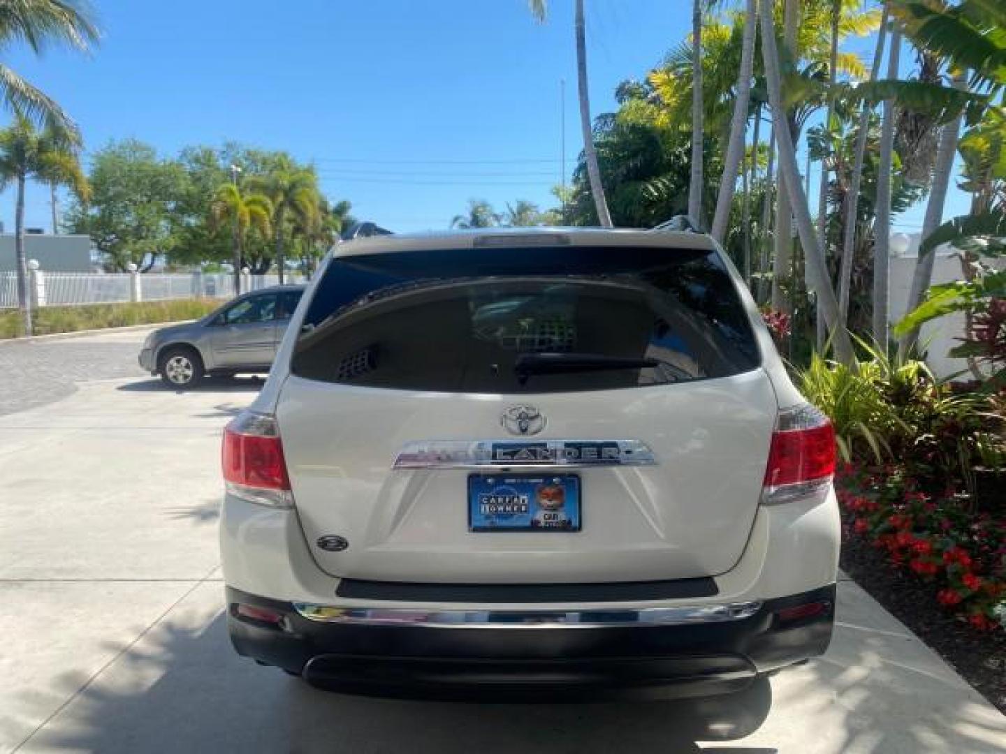 2013 Blizzard Pearl /Sand Beige Toyota Highlander Plus LOW MILES 42,200 1 OWNER (5TDZK3EH5DS) with an 3.5L DOHC 24-Valve VVT-i V6 Engine engine, Automatic transmission, located at 4701 North Dixie Hwy, Pompano Beach, FL, 33064, (954) 422-2889, 26.240938, -80.123474 - OUR WEBPAGE FLORIDACARS1.COM HAS OVER 100 PHOTOS AND FREE CARFAX LINK 2013 Toyota Highlander Plus 1 OWNER NEW $30,474 VIN: 5TDZK3EH5DS095210 4 Door Wagon/Sport Utility 3.5L V6 F DOHC 24V Gasoline Front Wheel Drive Features ABS Brakes Air Conditioning Alloy Wheels AM/FM Stereo Automatic Transmission - Photo#92