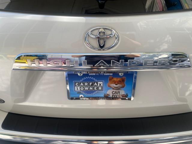 2013 Blizzard Pearl /Sand Beige Toyota Highlander Plus LOW MILES 42,200 1 OWNER (5TDZK3EH5DS) with an 3.5L DOHC 24-Valve VVT-i V6 Engine engine, Automatic transmission, located at 4701 North Dixie Hwy, Pompano Beach, FL, 33064, (954) 422-2889, 26.240938, -80.123474 - OUR WEBPAGE FLORIDACARS1.COM HAS OVER 100 PHOTOS AND FREE CARFAX LINK 2013 Toyota Highlander Plus 1 OWNER NEW $30,474 VIN: 5TDZK3EH5DS095210 4 Door Wagon/Sport Utility 3.5L V6 F DOHC 24V Gasoline Front Wheel Drive Features ABS Brakes Air Conditioning Alloy Wheels AM/FM Stereo Automatic Transmission - Photo#93