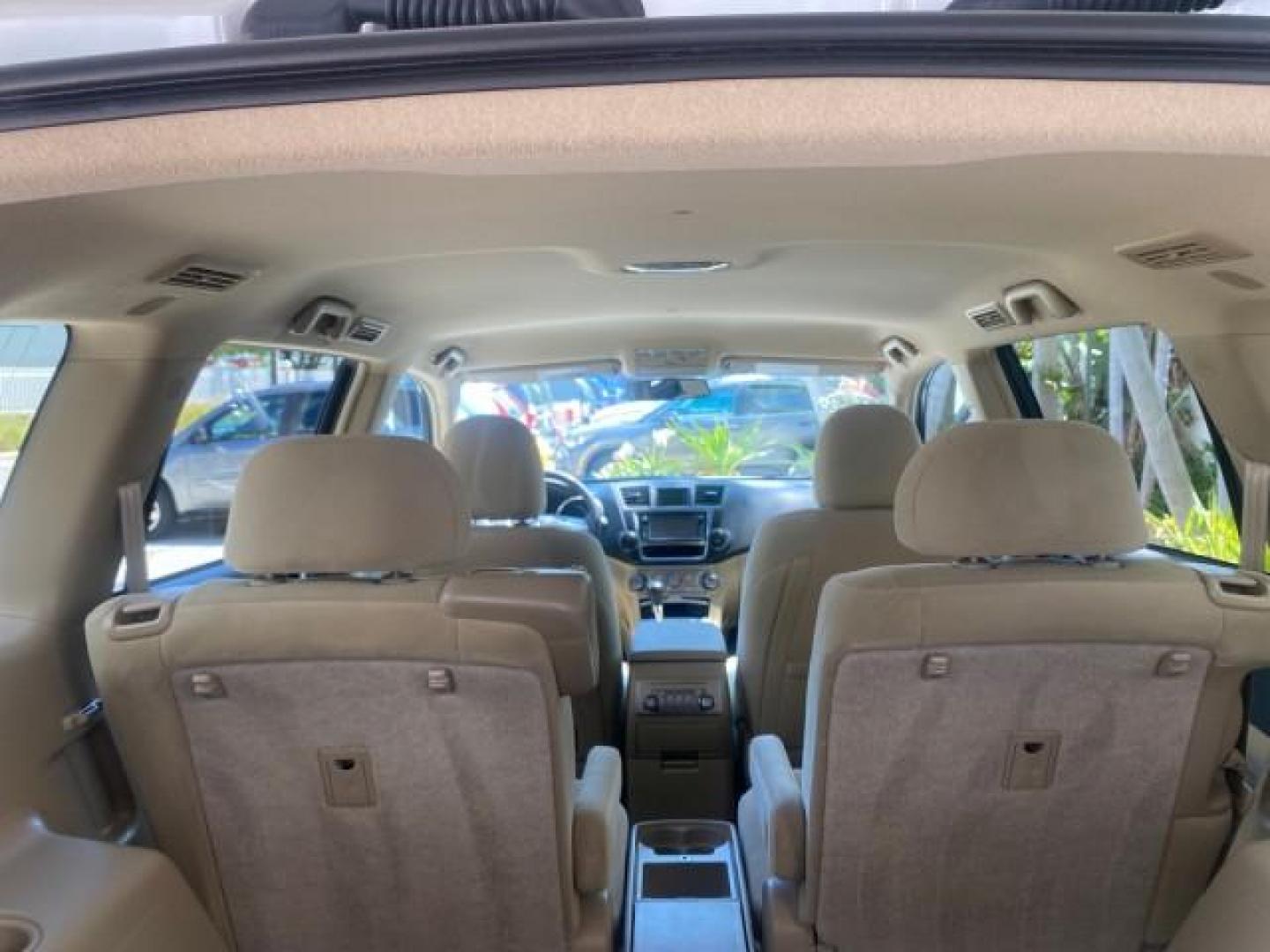 2013 Blizzard Pearl /Sand Beige Toyota Highlander Plus LOW MILES 42,200 1 OWNER (5TDZK3EH5DS) with an 3.5L DOHC 24-Valve VVT-i V6 Engine engine, Automatic transmission, located at 4701 North Dixie Hwy, Pompano Beach, FL, 33064, (954) 422-2889, 26.240938, -80.123474 - OUR WEBPAGE FLORIDACARS1.COM HAS OVER 100 PHOTOS AND FREE CARFAX LINK 2013 Toyota Highlander Plus 1 OWNER NEW $30,474 VIN: 5TDZK3EH5DS095210 4 Door Wagon/Sport Utility 3.5L V6 F DOHC 24V Gasoline Front Wheel Drive Features ABS Brakes Air Conditioning Alloy Wheels AM/FM Stereo Automatic Transmission - Photo#99