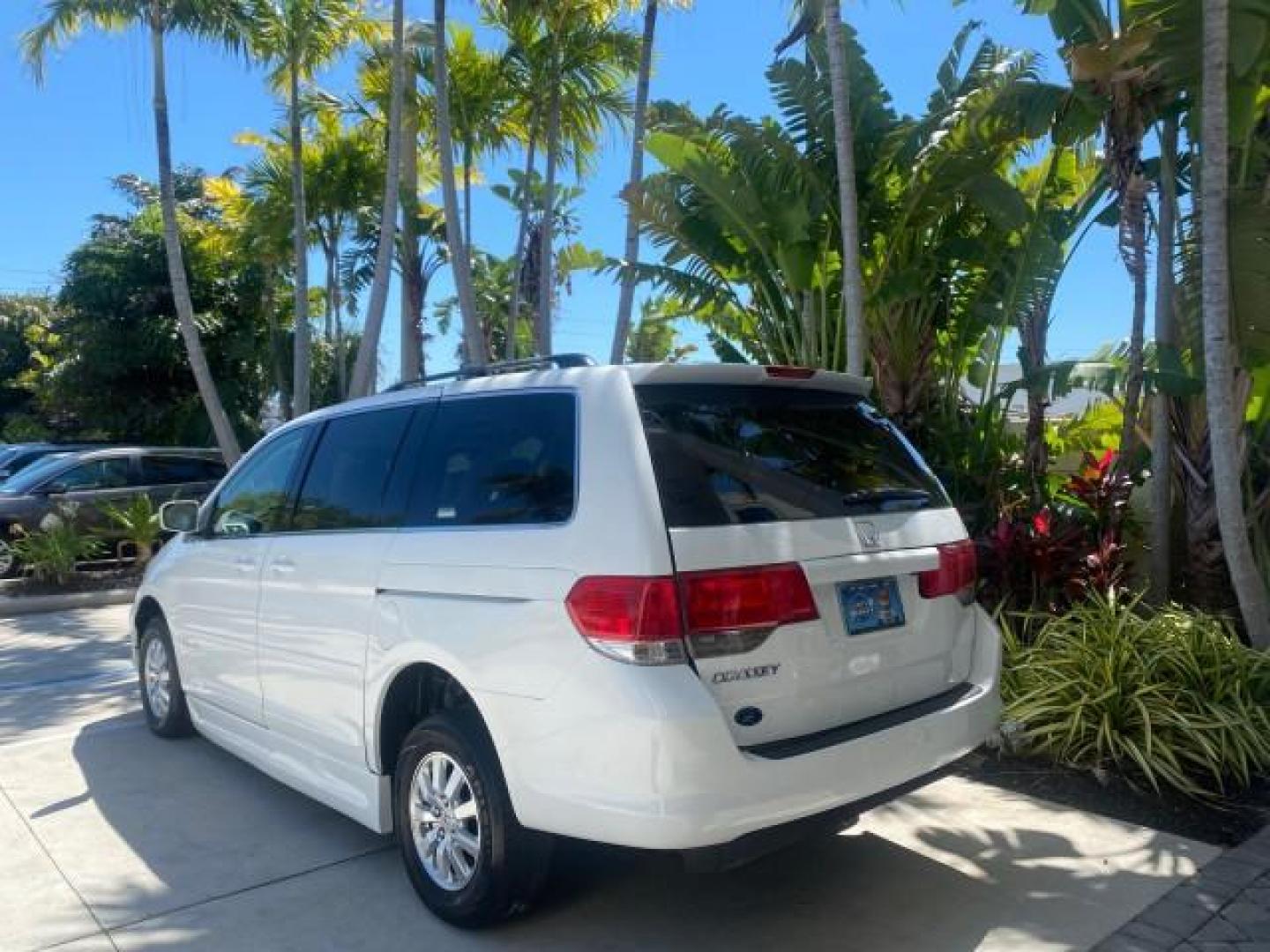2010 Taffeta White /Ivory Honda Odyssey EX-L LOW MILES 58,506 1 OWNER BRAUN (5FNRL3H68AB) with an 3.5L SOHC MPFI 24-Valve i-VTEC V6 Engine engine, Automatic transmission, located at 4701 North Dixie Hwy, Pompano Beach, FL, 33064, (954) 422-2889, 26.240938, -80.123474 - OUR WEBPAGE FLORIDACARS1.COM HAS OVER 100 PHOTOS AND FREE CARFAX LINK 2010 HONDA ODYSSEY EX-L 1 OWNER BRAUN HANDICAP CONVERSION VAN NEW $33,544 VIN: 5FNRL3H68AB090445 5 F N R L 3 H 6 8 A B 0 9 0 4 4 5 VAN 3.5L V6 F SOHC 24V GASOLINE 25 MPG FRONT WHEEL DRIVE Features ABS Brakes Air Conditioning Alloy- Photo#5