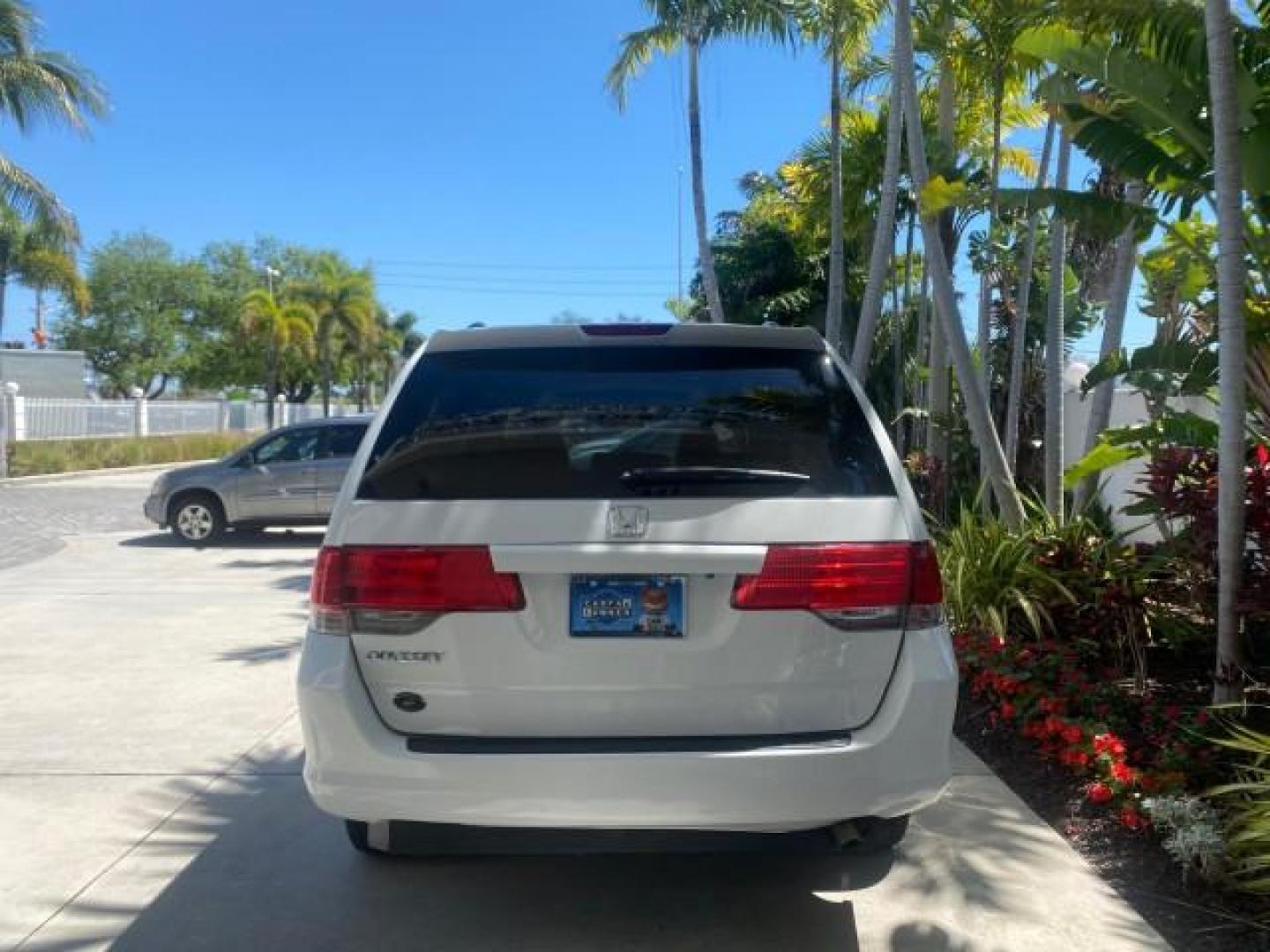 2010 Taffeta White /Ivory Honda Odyssey EX-L LOW MILES 58,506 1 OWNER BRAUN (5FNRL3H68AB) with an 3.5L SOHC MPFI 24-Valve i-VTEC V6 Engine engine, Automatic transmission, located at 4701 North Dixie Hwy, Pompano Beach, FL, 33064, (954) 422-2889, 26.240938, -80.123474 - OUR WEBPAGE FLORIDACARS1.COM HAS OVER 100 PHOTOS AND FREE CARFAX LINK 2010 HONDA ODYSSEY EX-L 1 OWNER BRAUN HANDICAP CONVERSION VAN NEW $33,544 VIN: 5FNRL3H68AB090445 5 F N R L 3 H 6 8 A B 0 9 0 4 4 5 VAN 3.5L V6 F SOHC 24V GASOLINE 25 MPG FRONT WHEEL DRIVE Features ABS Brakes Air Conditioning Alloy- Photo#6