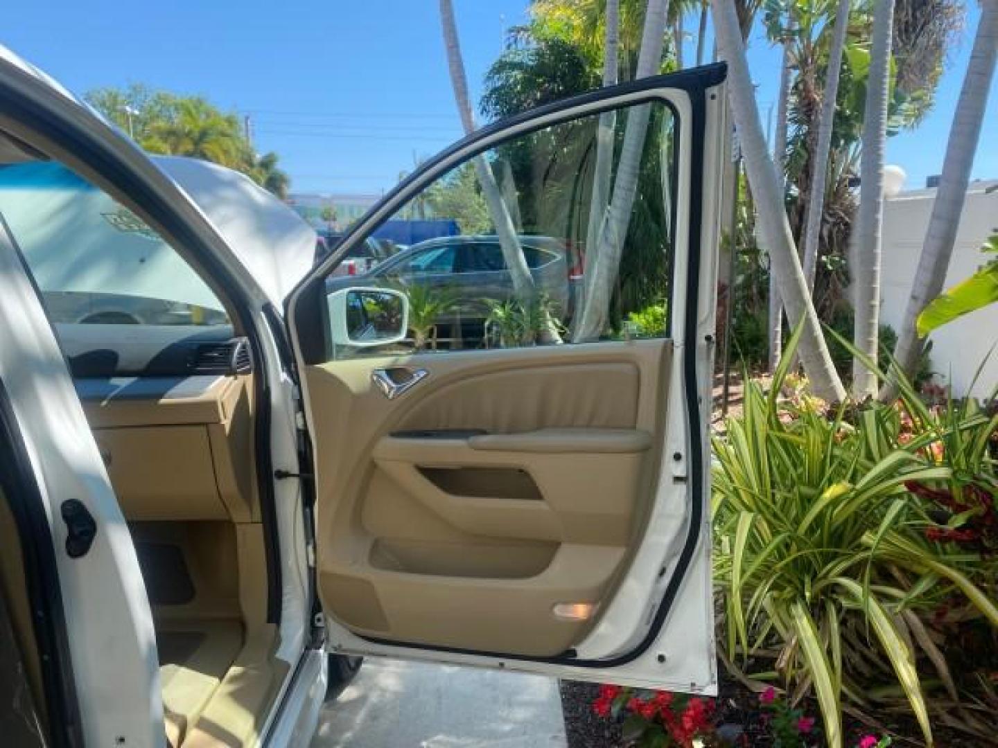 2010 Taffeta White /Ivory Honda Odyssey EX-L LOW MILES 58,506 1 OWNER BRAUN (5FNRL3H68AB) with an 3.5L SOHC MPFI 24-Valve i-VTEC V6 Engine engine, Automatic transmission, located at 4701 North Dixie Hwy, Pompano Beach, FL, 33064, (954) 422-2889, 26.240938, -80.123474 - OUR WEBPAGE FLORIDACARS1.COM HAS OVER 100 PHOTOS AND FREE CARFAX LINK 2010 HONDA ODYSSEY EX-L 1 OWNER BRAUN HANDICAP CONVERSION VAN NEW $33,544 VIN: 5FNRL3H68AB090445 5 F N R L 3 H 6 8 A B 0 9 0 4 4 5 VAN 3.5L V6 F SOHC 24V GASOLINE 25 MPG FRONT WHEEL DRIVE Features ABS Brakes Air Conditioning Alloy- Photo#11