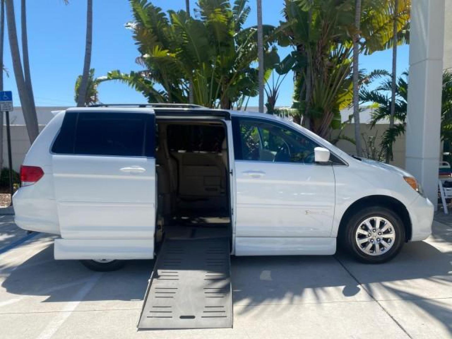 2010 Taffeta White /Ivory Honda Odyssey EX-L LOW MILES 58,506 1 OWNER BRAUN (5FNRL3H68AB) with an 3.5L SOHC MPFI 24-Valve i-VTEC V6 Engine engine, Automatic transmission, located at 4701 North Dixie Hwy, Pompano Beach, FL, 33064, (954) 422-2889, 26.240938, -80.123474 - OUR WEBPAGE FLORIDACARS1.COM HAS OVER 100 PHOTOS AND FREE CARFAX LINK 2010 HONDA ODYSSEY EX-L 1 OWNER BRAUN HANDICAP CONVERSION VAN NEW $33,544 VIN: 5FNRL3H68AB090445 5 F N R L 3 H 6 8 A B 0 9 0 4 4 5 VAN 3.5L V6 F SOHC 24V GASOLINE 25 MPG FRONT WHEEL DRIVE Features ABS Brakes Air Conditioning Alloy- Photo#13