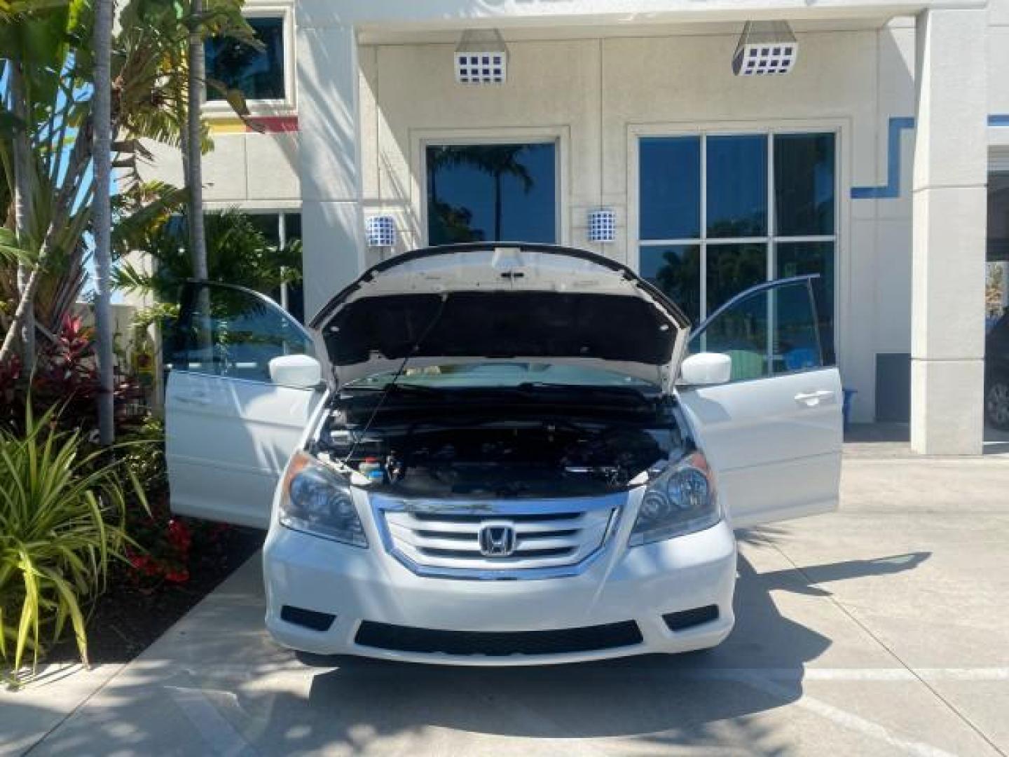 2010 Taffeta White /Ivory Honda Odyssey EX-L LOW MILES 58,506 1 OWNER BRAUN (5FNRL3H68AB) with an 3.5L SOHC MPFI 24-Valve i-VTEC V6 Engine engine, Automatic transmission, located at 4701 North Dixie Hwy, Pompano Beach, FL, 33064, (954) 422-2889, 26.240938, -80.123474 - OUR WEBPAGE FLORIDACARS1.COM HAS OVER 100 PHOTOS AND FREE CARFAX LINK 2010 HONDA ODYSSEY EX-L 1 OWNER BRAUN HANDICAP CONVERSION VAN NEW $33,544 VIN: 5FNRL3H68AB090445 5 F N R L 3 H 6 8 A B 0 9 0 4 4 5 VAN 3.5L V6 F SOHC 24V GASOLINE 25 MPG FRONT WHEEL DRIVE Features ABS Brakes Air Conditioning Alloy- Photo#15